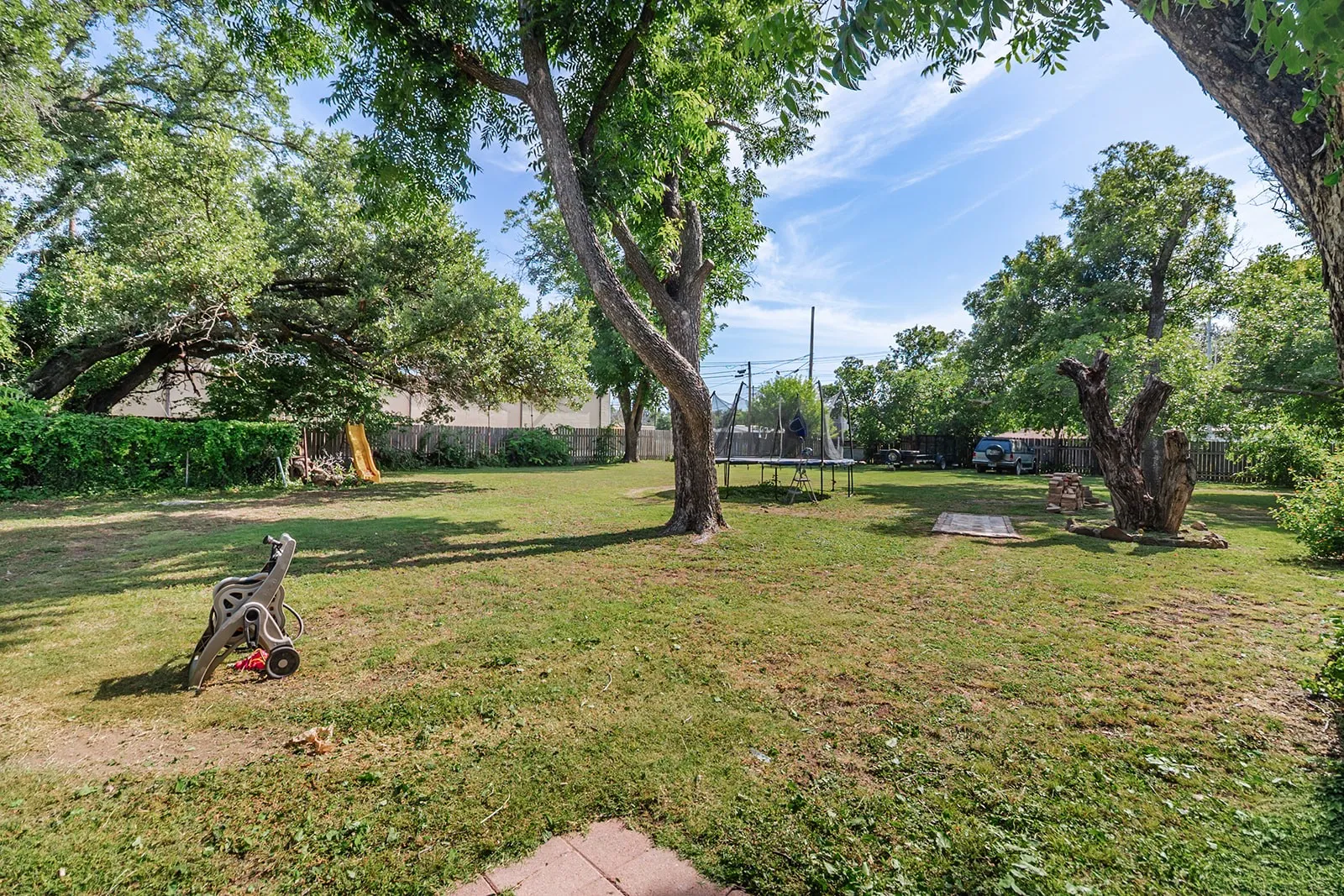 Single Family Residence For Sale in Mc Culloch County , 1800 S China Street, Brady, Texas 76825, 4 Bedroom, 3 Bathroom, 2 Garage spaces, 3,424 Sqft, built in 1950, mls#21407024, Real Estate Agent in Brady, Homes For Sale in Mc Culloch county, Homes For Sale in Brady, Realtor in Brady Texas, Real Estate Brokerage Independent Realty Texas, Luminita Cordes Realtor