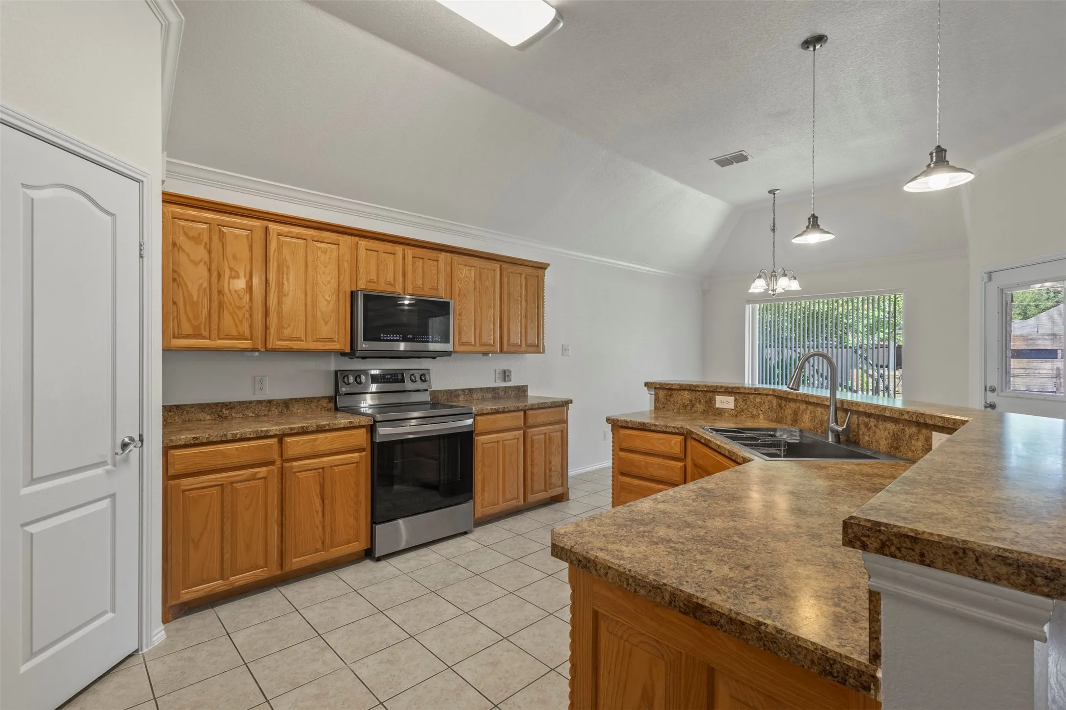 Single Family Residence For Sale in Tarrant County , 7713 Buck Street, North Richland Hills, Texas 76182, 4 Bedroom, 2 Bathroom, 4 Garage spaces, 1,958 Sqft, built in 2005, mls#21405805, Real Estate Agent in North Richland Hills, Homes For Sale in Tarrant county, Homes For Sale in North Richland Hills, Realtor in North Richland Hills Texas, Real Estate Brokerage Independent Realty Texas, Luminita Cordes Realtor