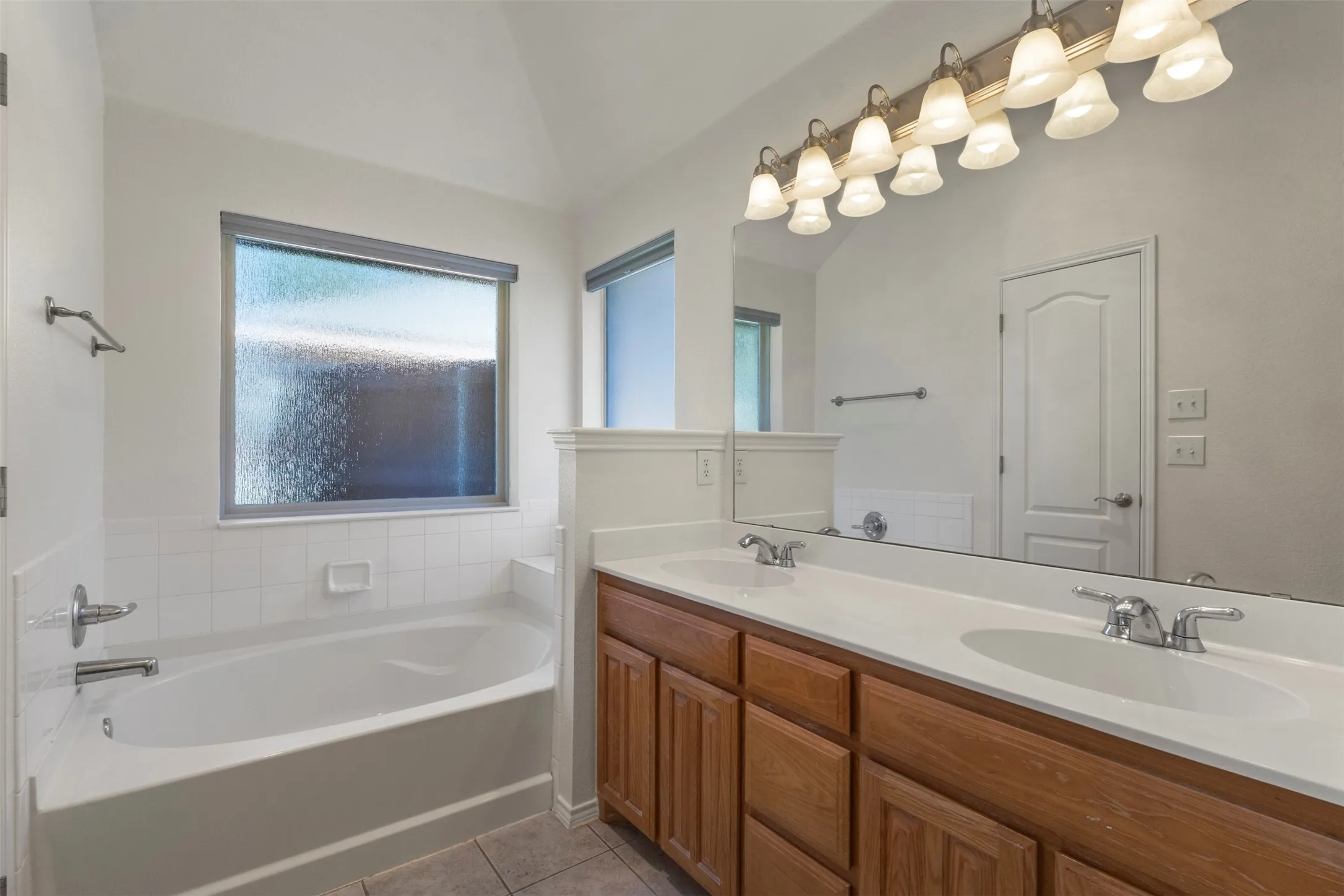 Single Family Residence For Sale in Tarrant County , 7713 Buck Street, North Richland Hills, Texas 76182, 4 Bedroom, 2 Bathroom, 4 Garage spaces, 1,958 Sqft, built in 2005, mls#21405805, Real Estate Agent in North Richland Hills, Homes For Sale in Tarrant county, Homes For Sale in North Richland Hills, Realtor in North Richland Hills Texas, Real Estate Brokerage Independent Realty Texas, Luminita Cordes Realtor