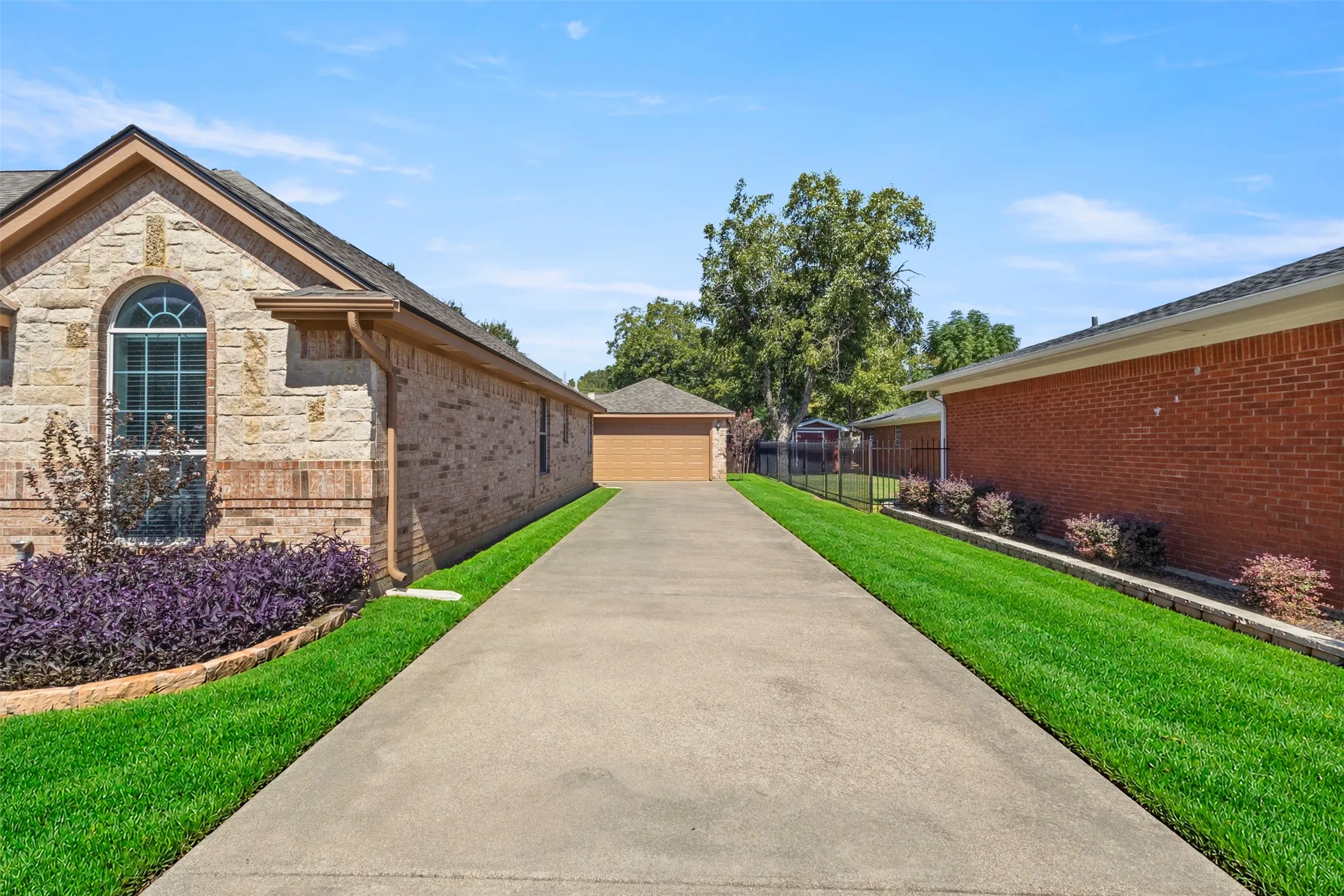 Single Family Residence For Sale in Tarrant County , 7713 Buck Street, North Richland Hills, Texas 76182, 4 Bedroom, 2 Bathroom, 4 Garage spaces, 1,958 Sqft, built in 2005, mls#21405805, Real Estate Agent in North Richland Hills, Homes For Sale in Tarrant county, Homes For Sale in North Richland Hills, Realtor in North Richland Hills Texas, Real Estate Brokerage Independent Realty Texas, Luminita Cordes Realtor