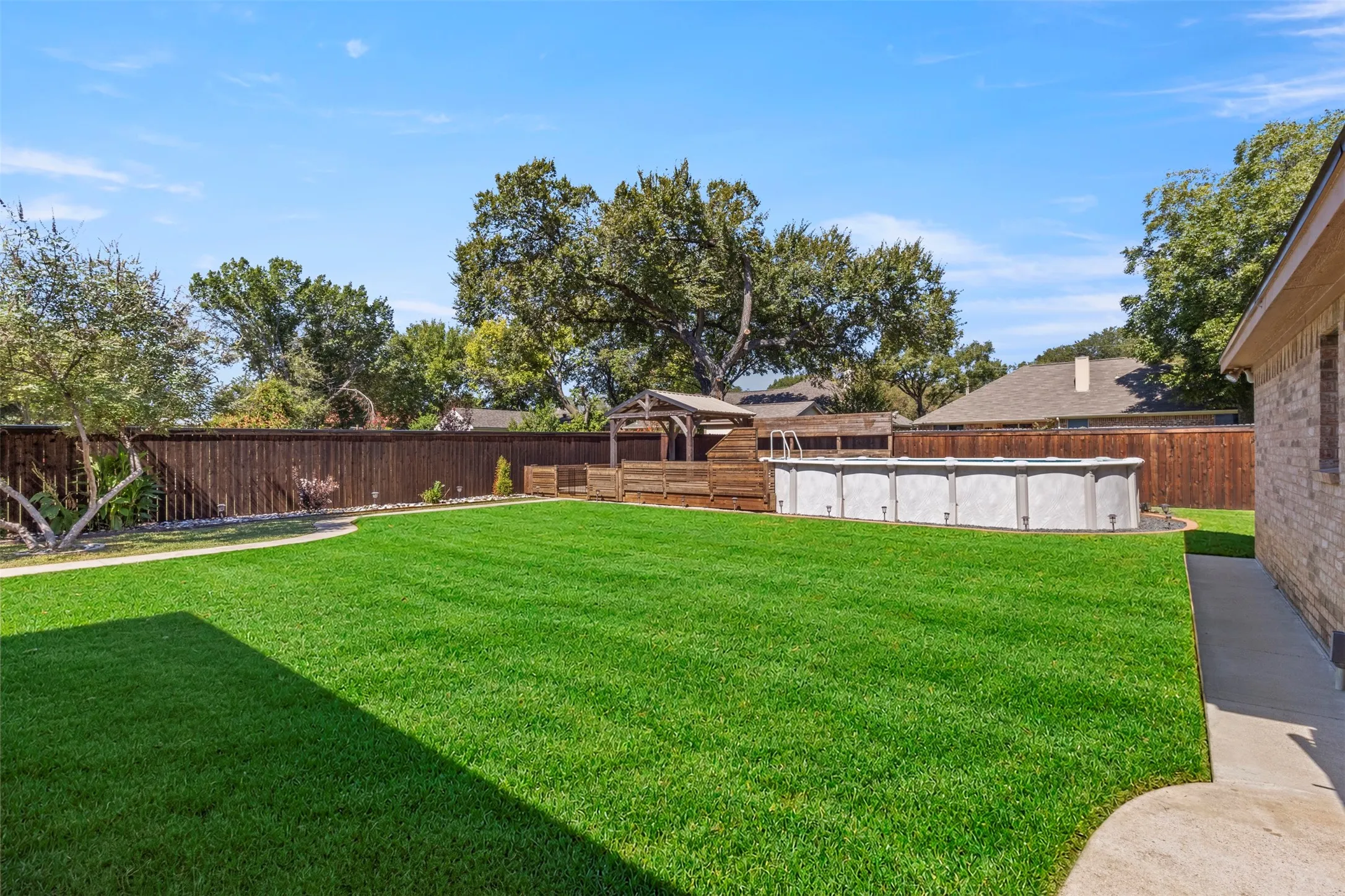 Single Family Residence For Sale in Tarrant County , 7713 Buck Street, North Richland Hills, Texas 76182, 4 Bedroom, 2 Bathroom, 4 Garage spaces, 1,958 Sqft, built in 2005, mls#21405805, Real Estate Agent in North Richland Hills, Homes For Sale in Tarrant county, Homes For Sale in North Richland Hills, Realtor in North Richland Hills Texas, Real Estate Brokerage Independent Realty Texas, Luminita Cordes Realtor