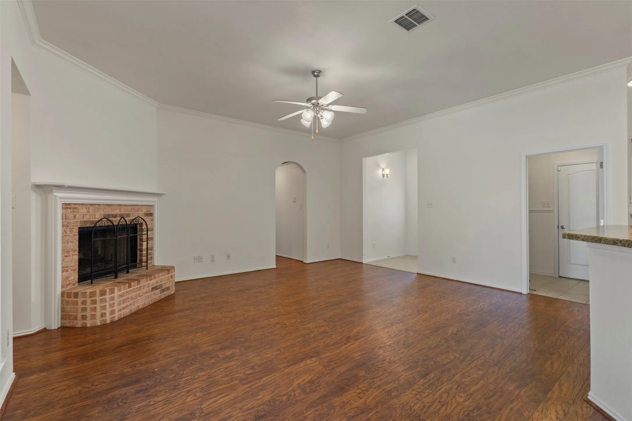 Single Family Residence For Sale in Tarrant County , 7713 Buck Street, North Richland Hills, Texas 76182, 4 Bedroom, 2 Bathroom, 4 Garage spaces, 1,958 Sqft, built in 2005, mls#21405805, Real Estate Agent in North Richland Hills, Homes For Sale in Tarrant county, Homes For Sale in North Richland Hills, Realtor in North Richland Hills Texas, Real Estate Brokerage Independent Realty Texas, Luminita Cordes Realtor