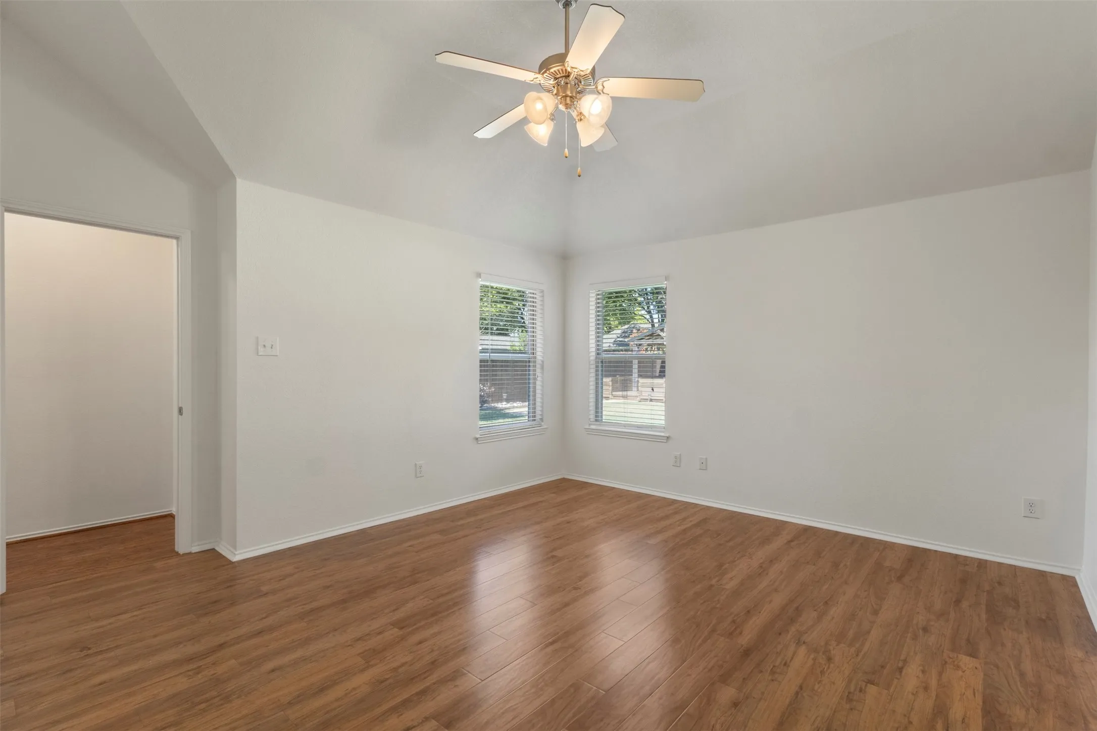 Single Family Residence For Sale in Tarrant County , 7713 Buck Street, North Richland Hills, Texas 76182, 4 Bedroom, 2 Bathroom, 4 Garage spaces, 1,958 Sqft, built in 2005, mls#21405805, Real Estate Agent in North Richland Hills, Homes For Sale in Tarrant county, Homes For Sale in North Richland Hills, Realtor in North Richland Hills Texas, Real Estate Brokerage Independent Realty Texas, Luminita Cordes Realtor
