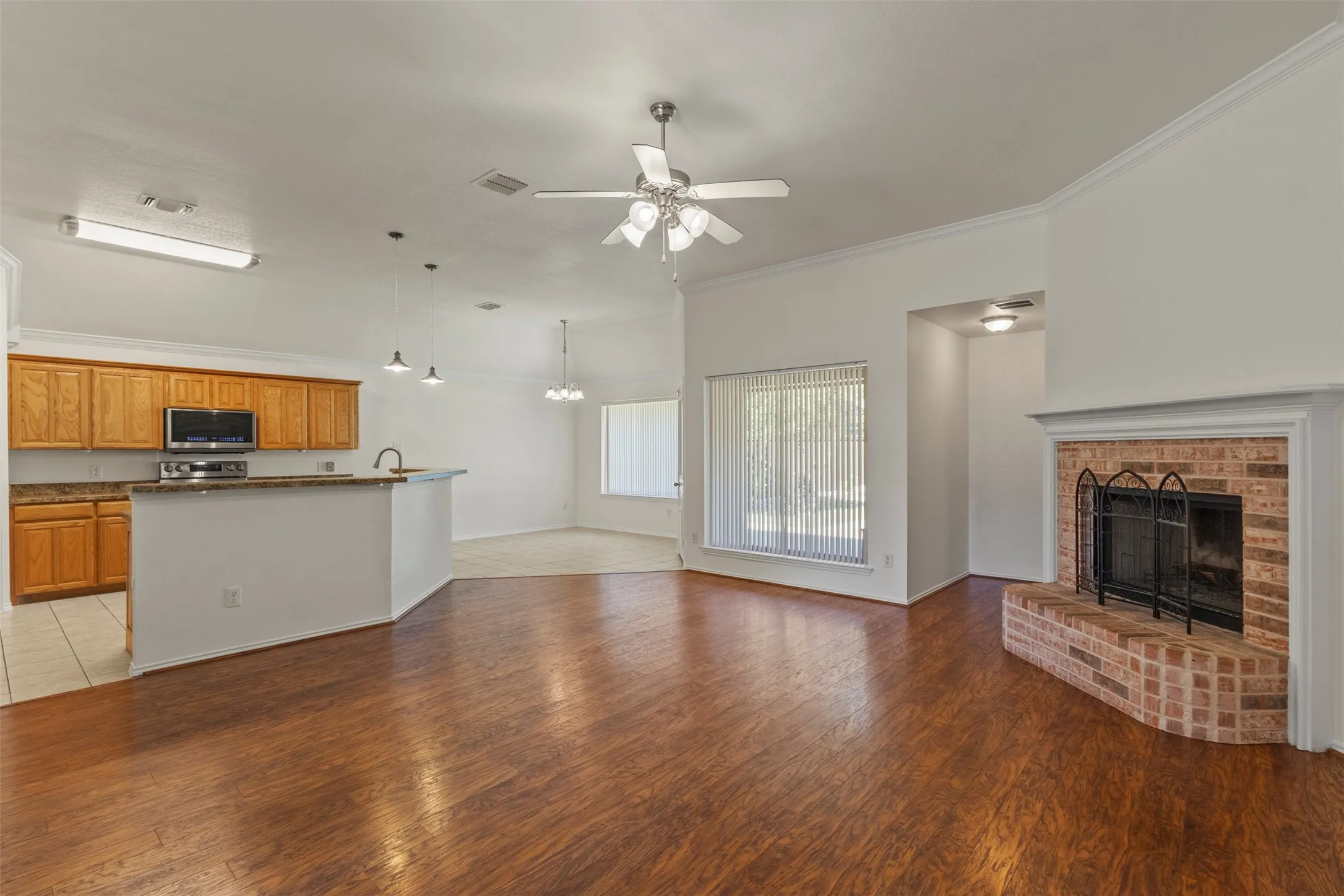 Single Family Residence For Sale in Tarrant County , 7713 Buck Street, North Richland Hills, Texas 76182, 4 Bedroom, 2 Bathroom, 4 Garage spaces, 1,958 Sqft, built in 2005, mls#21405805, Real Estate Agent in North Richland Hills, Homes For Sale in Tarrant county, Homes For Sale in North Richland Hills, Realtor in North Richland Hills Texas, Real Estate Brokerage Independent Realty Texas, Luminita Cordes Realtor