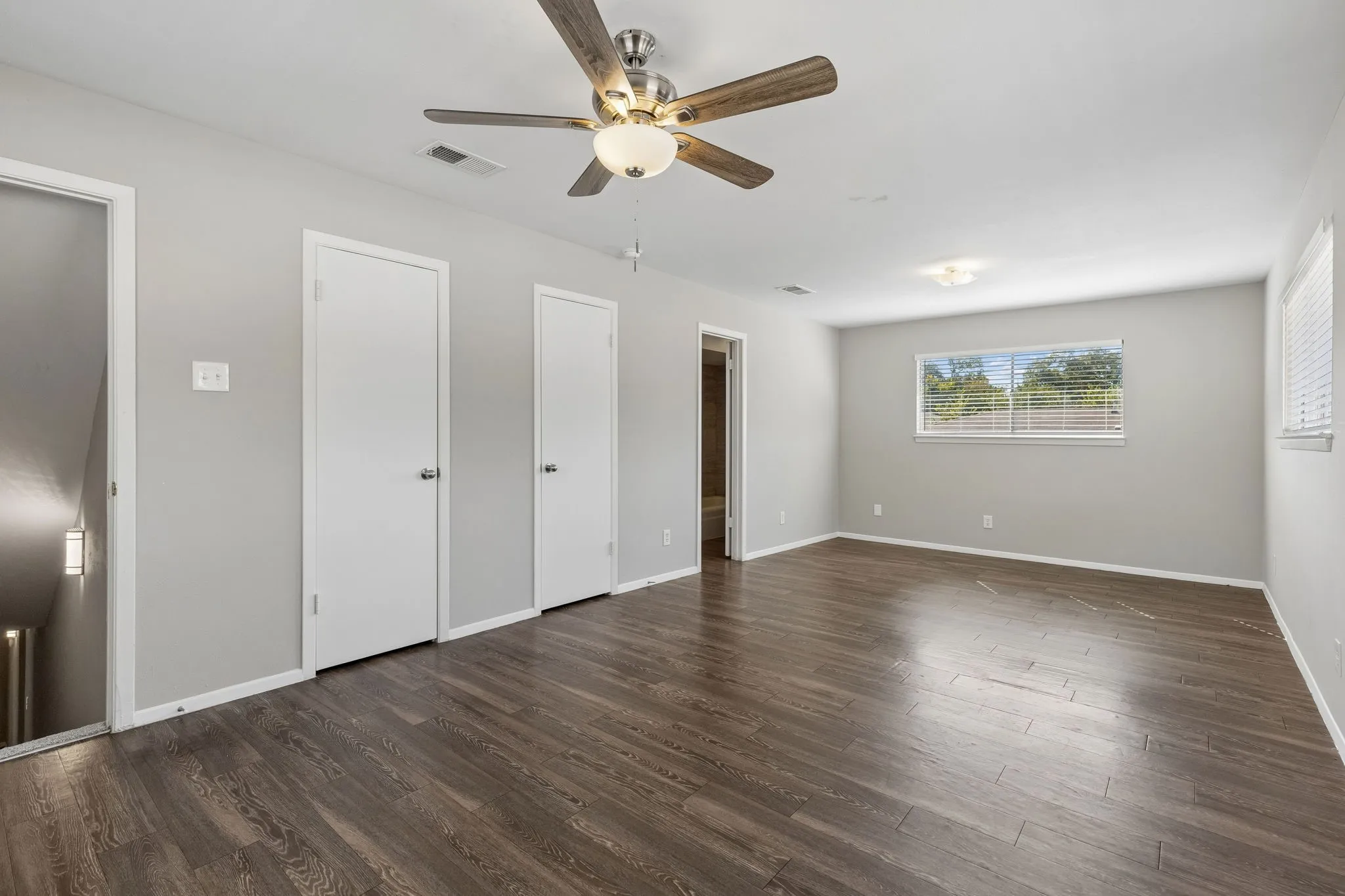 Duplex For Rent in Dallas County , 2413 Woodoak Court, Irving, Texas 75060, 3 Bedroom, 3 Bathroom, 2 Garage spaces, 1,624 Sqft, built in 1971, mls#21393630, Real Estate Agent in Irving, Homes For Rent in Dallas county, Homes For Rent in Irving, Realtor in Irving Texas, Real Estate Brokerage Independent Realty Texas, Luminita Cordes Realtor