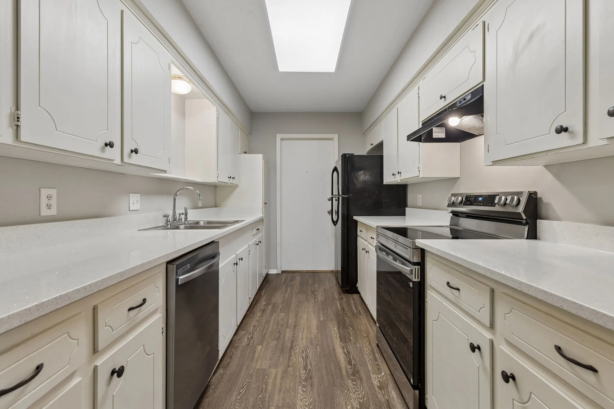 Duplex For Rent in Dallas County , 2413 Woodoak Court, Irving, Texas 75060, 3 Bedroom, 3 Bathroom, 2 Garage spaces, 1,624 Sqft, built in 1971, mls#21393630, Real Estate Agent in Irving, Homes For Rent in Dallas county, Homes For Rent in Irving, Realtor in Irving Texas, Real Estate Brokerage Independent Realty Texas, Luminita Cordes Realtor