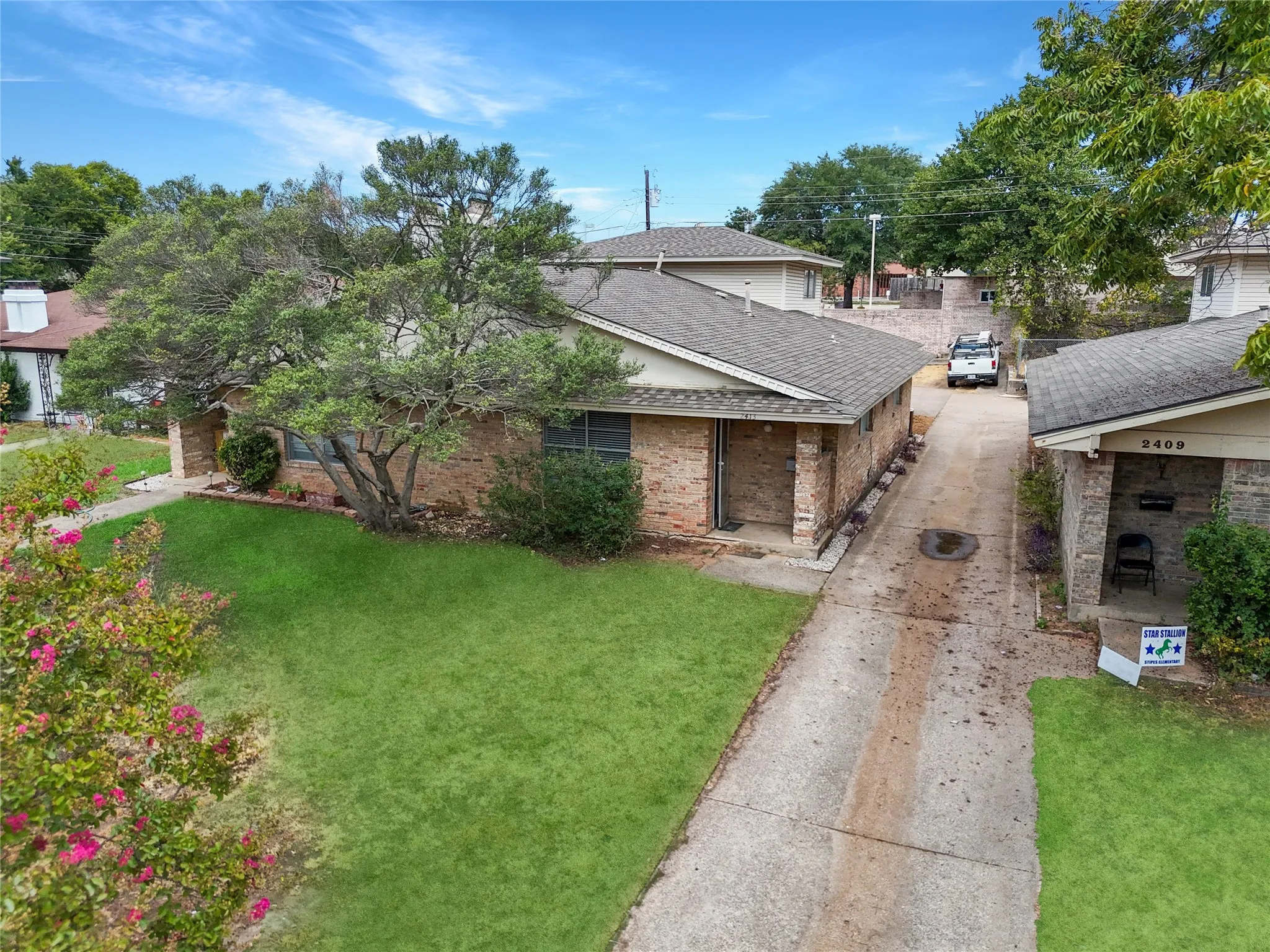 Duplex For Rent in Dallas County , 2413 Woodoak Court, Irving, Texas 75060, 3 Bedroom, 3 Bathroom, 2 Garage spaces, 1,624 Sqft, built in 1971, mls#21393630, Real Estate Agent in Irving, Homes For Rent in Dallas county, Homes For Rent in Irving, Realtor in Irving Texas, Real Estate Brokerage Independent Realty Texas, Luminita Cordes Realtor