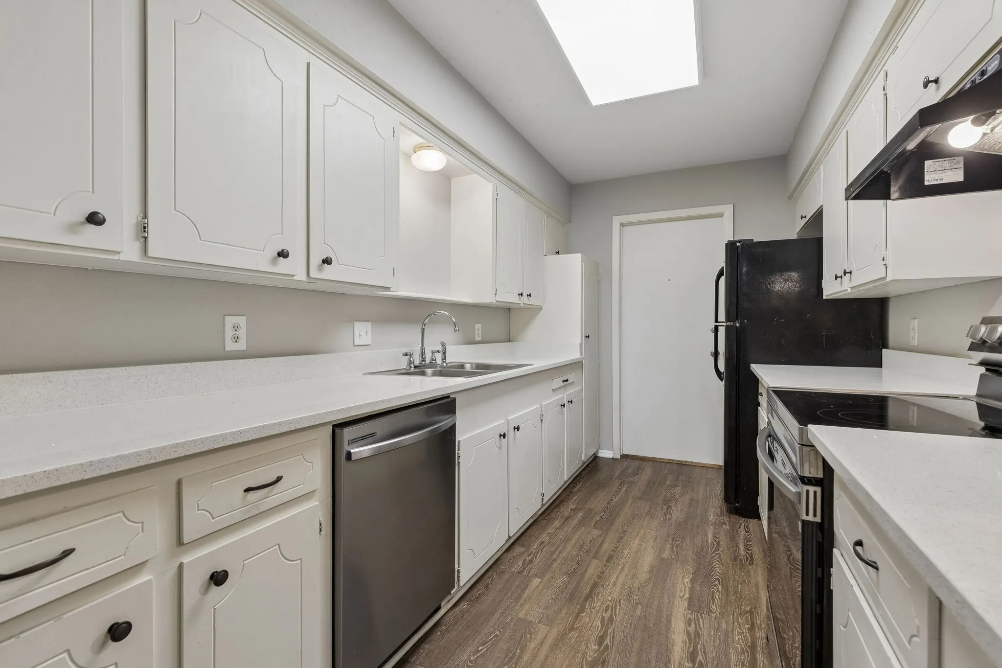 Duplex For Rent in Dallas County , 2413 Woodoak Court, Irving, Texas 75060, 3 Bedroom, 3 Bathroom, 2 Garage spaces, 1,624 Sqft, built in 1971, mls#21393630, Real Estate Agent in Irving, Homes For Rent in Dallas county, Homes For Rent in Irving, Realtor in Irving Texas, Real Estate Brokerage Independent Realty Texas, Luminita Cordes Realtor