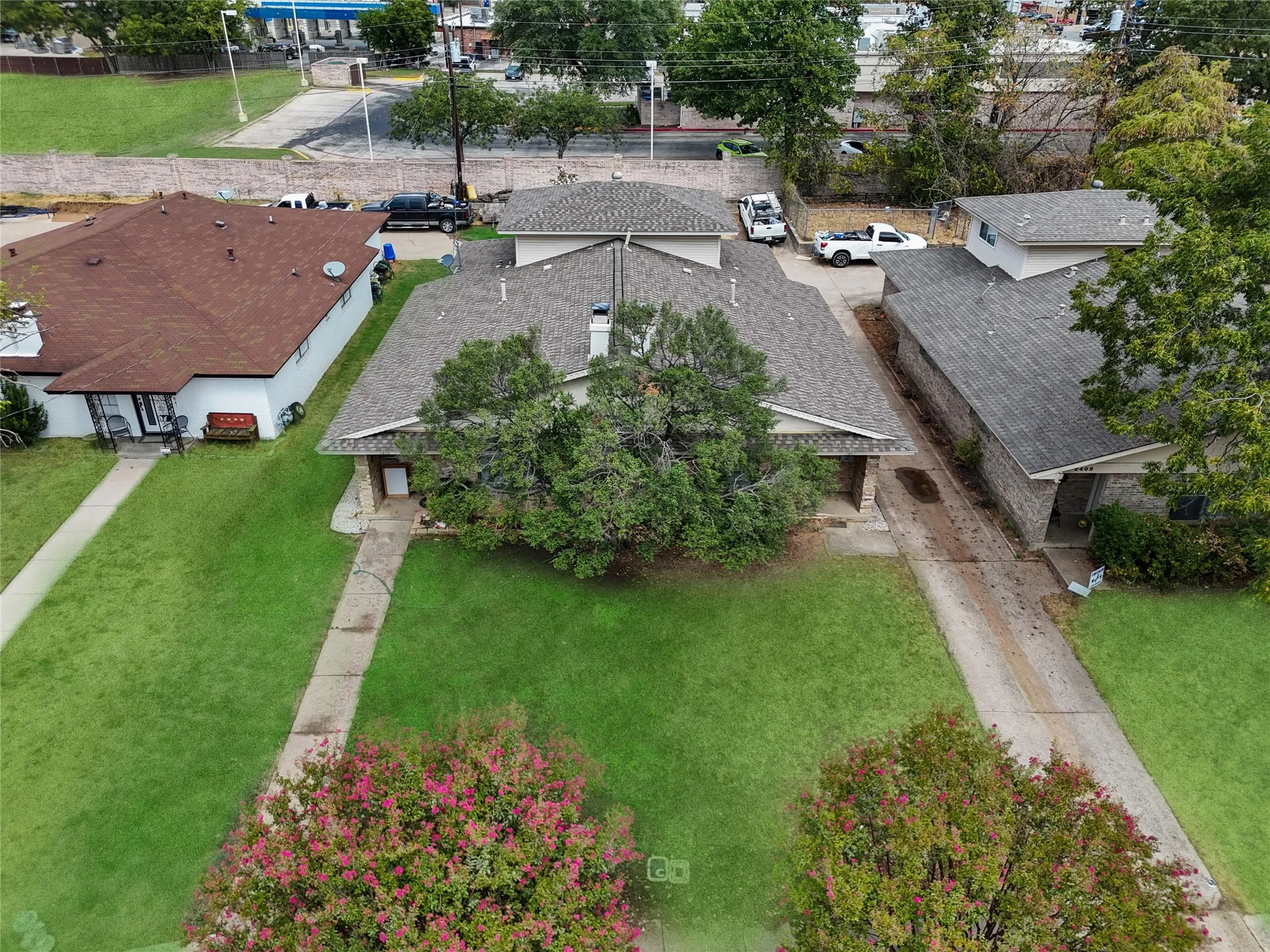 Duplex For Rent in Dallas County , 2413 Woodoak Court, Irving, Texas 75060, 3 Bedroom, 3 Bathroom, 2 Garage spaces, 1,624 Sqft, built in 1971, mls#21393630, Real Estate Agent in Irving, Homes For Rent in Dallas county, Homes For Rent in Irving, Realtor in Irving Texas, Real Estate Brokerage Independent Realty Texas, Luminita Cordes Realtor