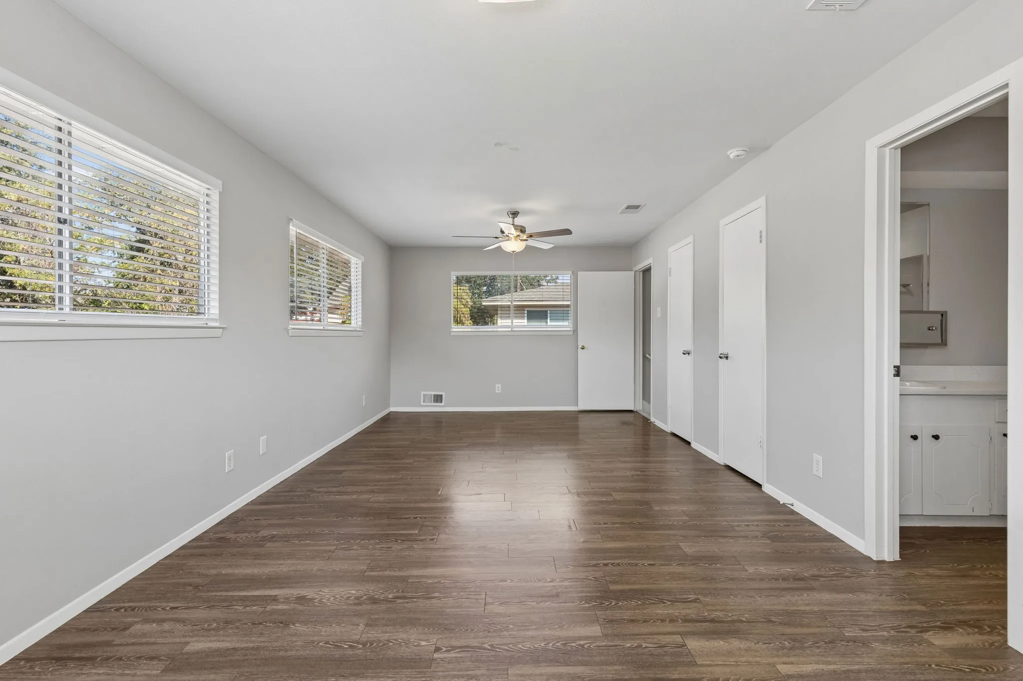 Duplex For Rent in Dallas County , 2413 Woodoak Court, Irving, Texas 75060, 3 Bedroom, 3 Bathroom, 2 Garage spaces, 1,624 Sqft, built in 1971, mls#21393630, Real Estate Agent in Irving, Homes For Rent in Dallas county, Homes For Rent in Irving, Realtor in Irving Texas, Real Estate Brokerage Independent Realty Texas, Luminita Cordes Realtor