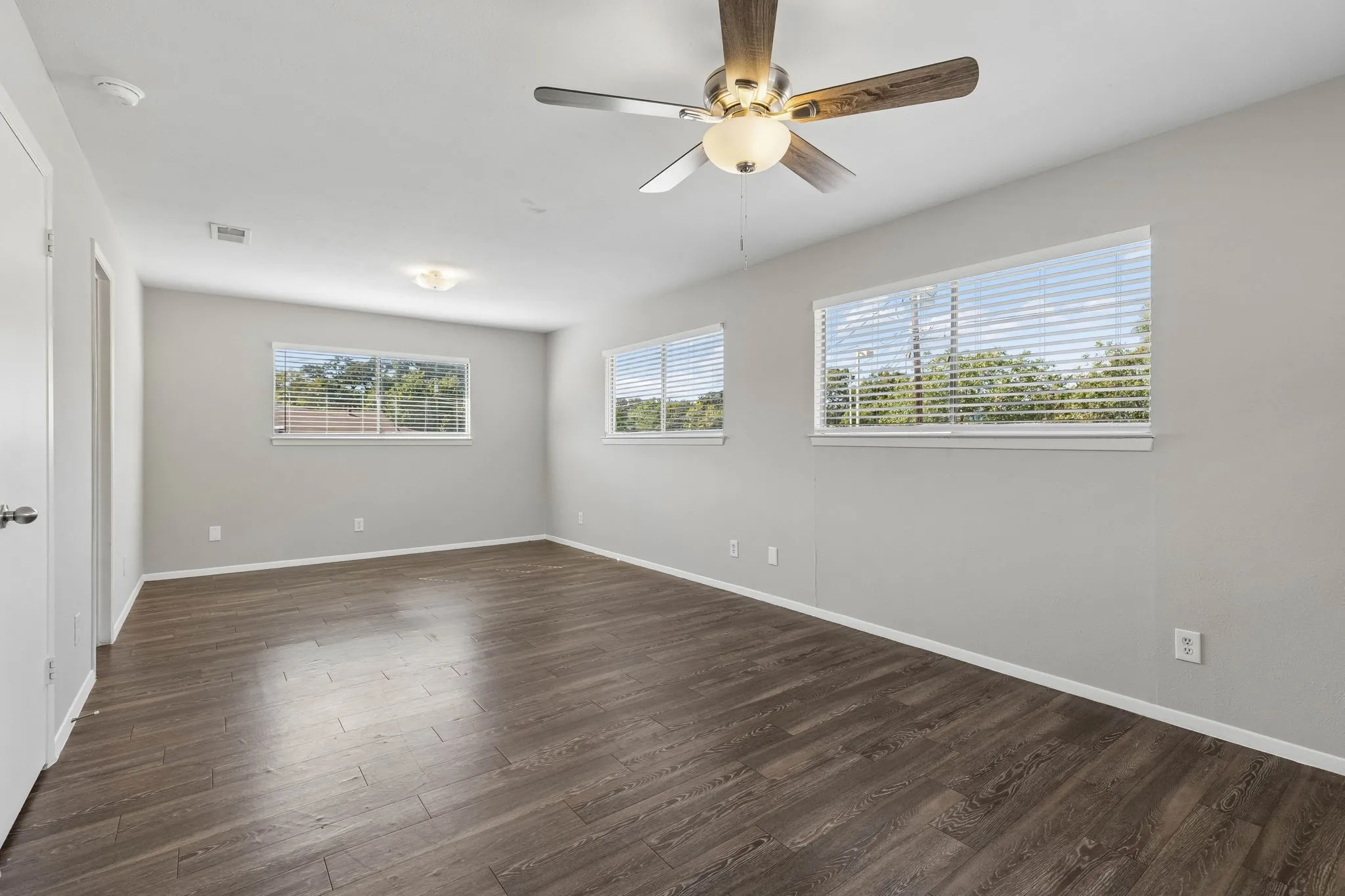 Duplex For Rent in Dallas County , 2413 Woodoak Court, Irving, Texas 75060, 3 Bedroom, 3 Bathroom, 2 Garage spaces, 1,624 Sqft, built in 1971, mls#21393630, Real Estate Agent in Irving, Homes For Rent in Dallas county, Homes For Rent in Irving, Realtor in Irving Texas, Real Estate Brokerage Independent Realty Texas, Luminita Cordes Realtor