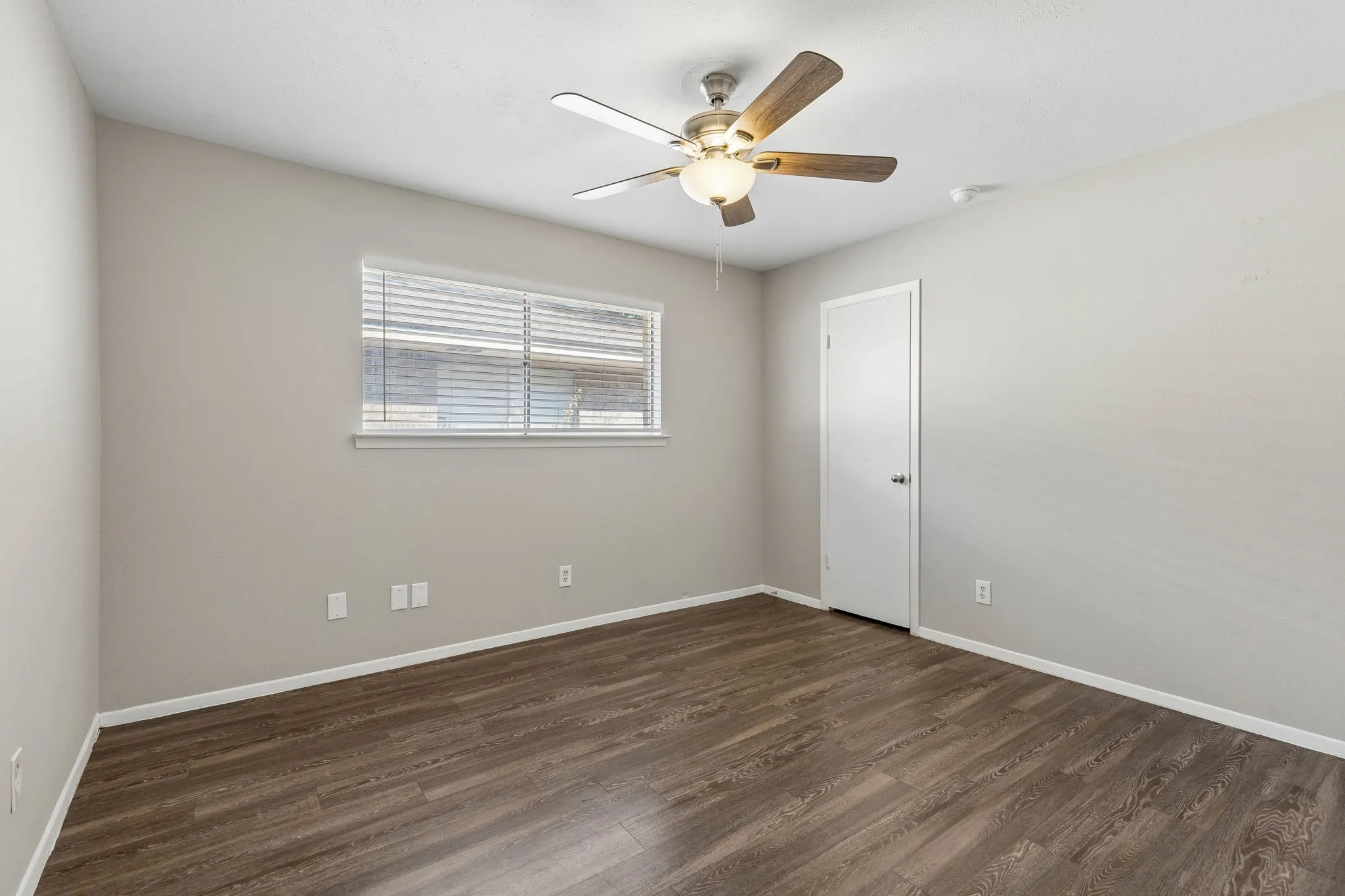 Duplex For Rent in Dallas County , 2413 Woodoak Court, Irving, Texas 75060, 3 Bedroom, 3 Bathroom, 2 Garage spaces, 1,624 Sqft, built in 1971, mls#21393630, Real Estate Agent in Irving, Homes For Rent in Dallas county, Homes For Rent in Irving, Realtor in Irving Texas, Real Estate Brokerage Independent Realty Texas, Luminita Cordes Realtor