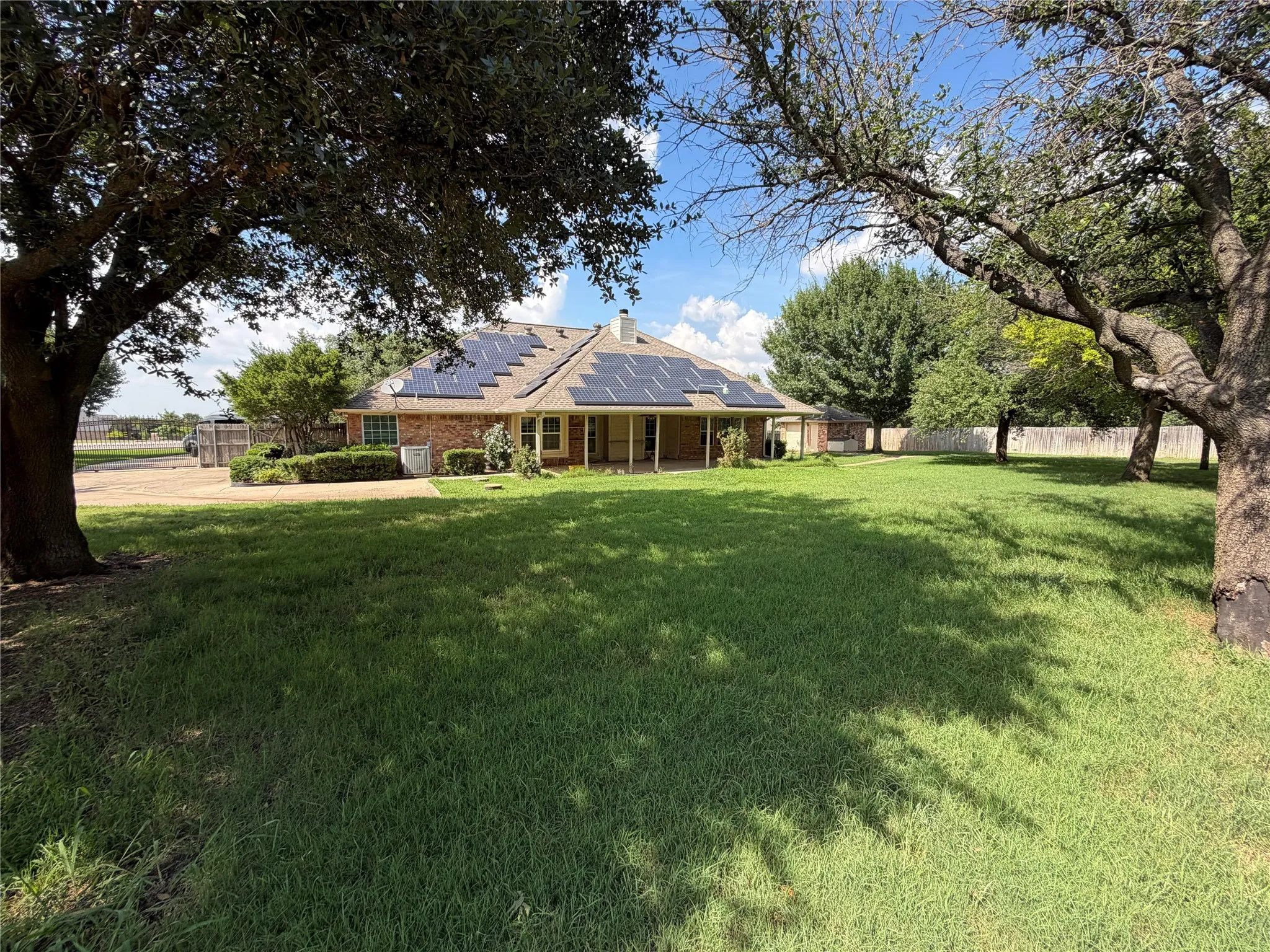Single Family Residence For Sale in Tarrant County , 2117 Shorthorn Trail, Crowley, Texas 76036, 4 Bedroom, 3 Bathroom, 6 Garage spaces, 2,623 Sqft, built in 2002, mls#21407076, Real Estate Agent in Crowley, Homes For Sale in Tarrant county, Homes For Sale in Crowley, Realtor in Crowley Texas, Real Estate Brokerage Independent Realty Texas, Luminita Cordes Realtor