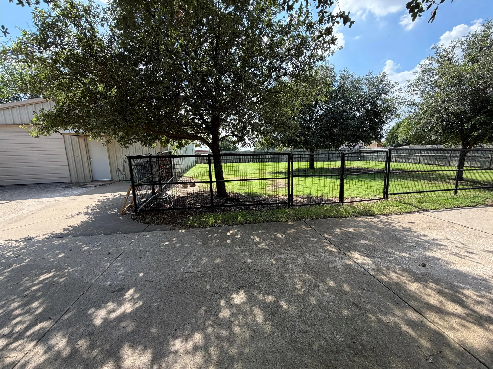 Single Family Residence For Sale in Tarrant County , 2117 Shorthorn Trail, Crowley, Texas 76036, 4 Bedroom, 3 Bathroom, 6 Garage spaces, 2,623 Sqft, built in 2002, mls#21407076, Real Estate Agent in Crowley, Homes For Sale in Tarrant county, Homes For Sale in Crowley, Realtor in Crowley Texas, Real Estate Brokerage Independent Realty Texas, Luminita Cordes Realtor