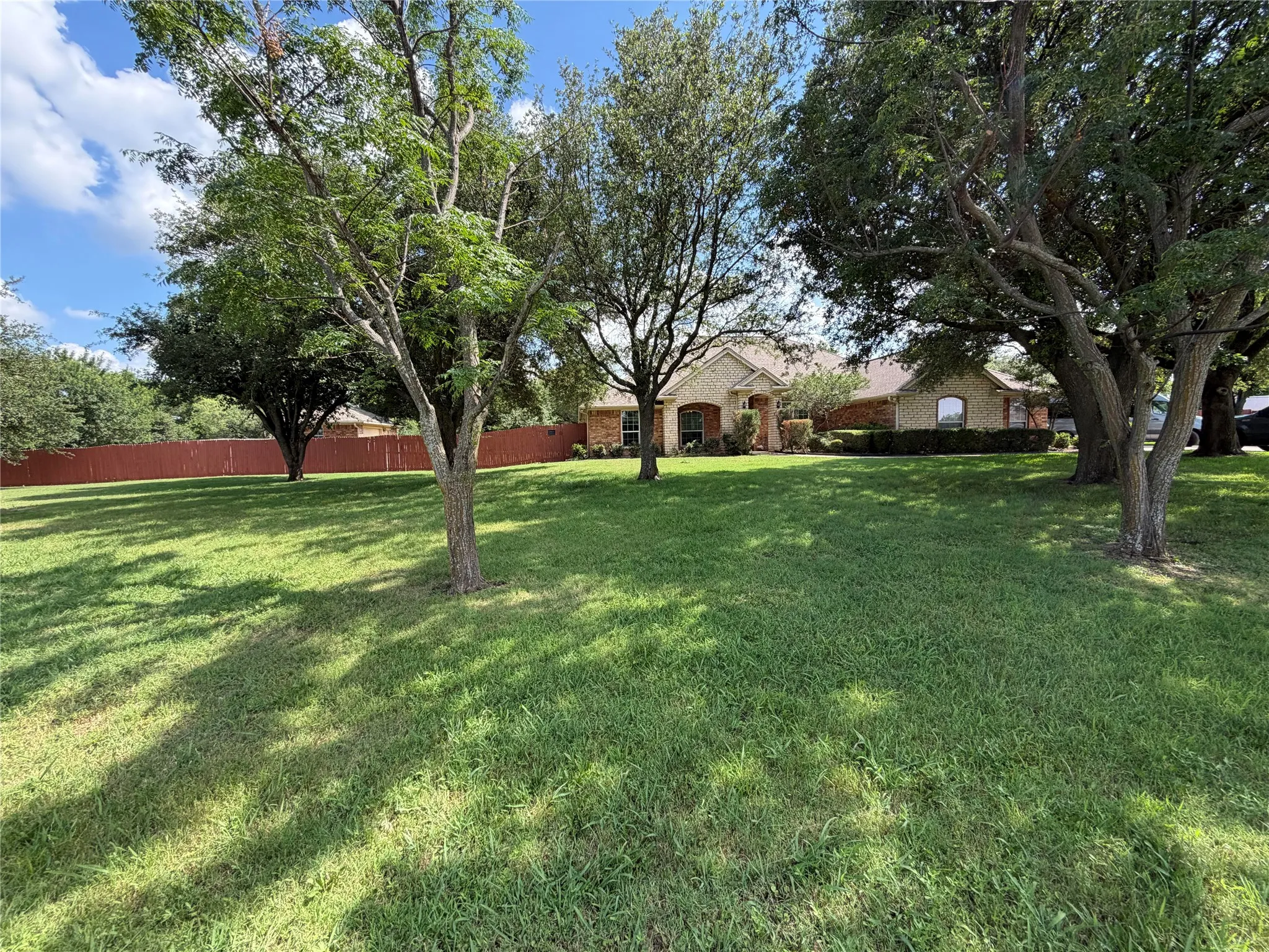 Single Family Residence For Sale in Tarrant County , 2117 Shorthorn Trail, Crowley, Texas 76036, 4 Bedroom, 3 Bathroom, 6 Garage spaces, 2,623 Sqft, built in 2002, mls#21407076, Real Estate Agent in Crowley, Homes For Sale in Tarrant county, Homes For Sale in Crowley, Realtor in Crowley Texas, Real Estate Brokerage Independent Realty Texas, Luminita Cordes Realtor