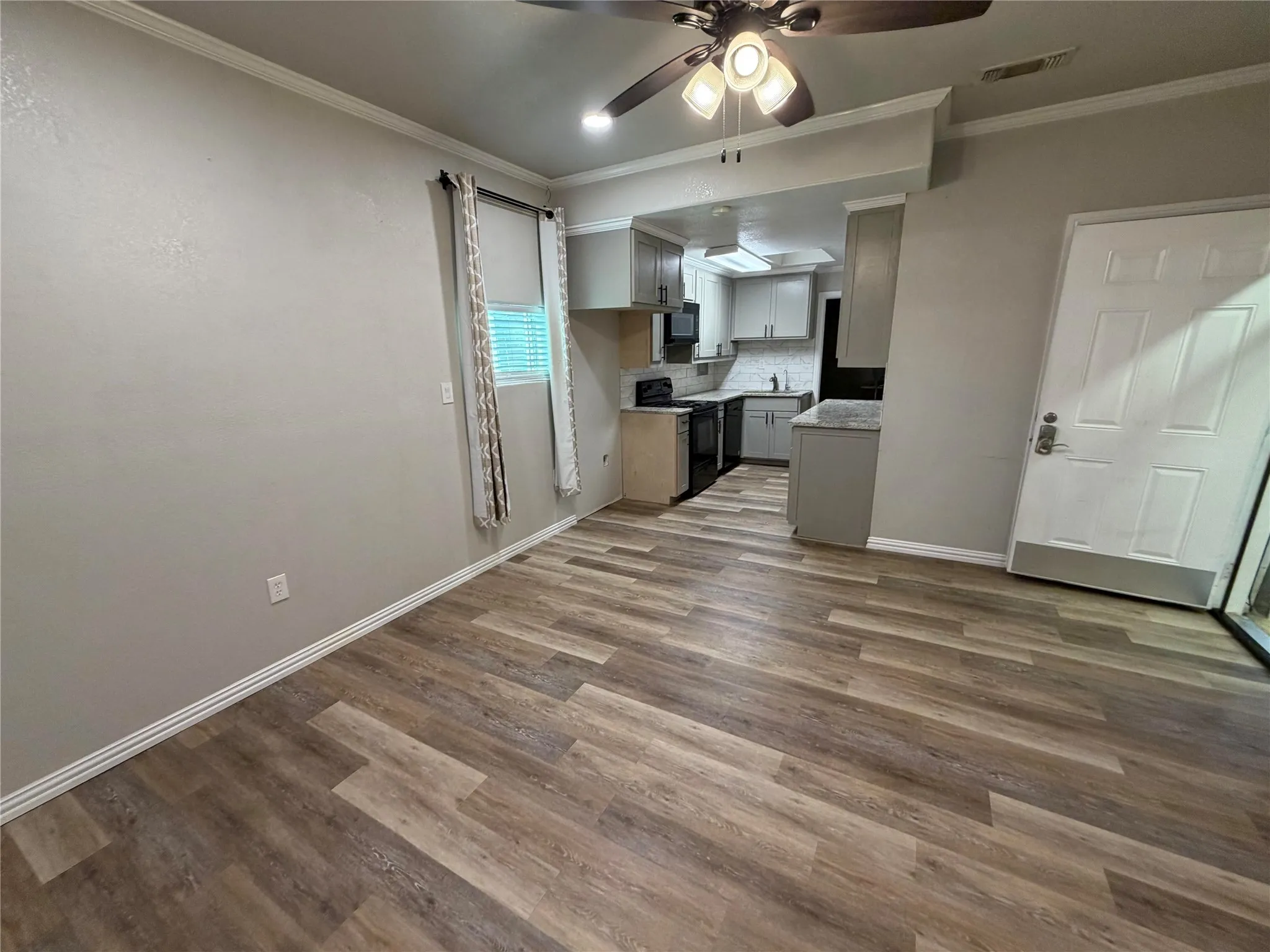 Single Family Residence For Sale in Tarrant County , 2117 Shorthorn Trail, Crowley, Texas 76036, 4 Bedroom, 3 Bathroom, 6 Garage spaces, 2,623 Sqft, built in 2002, mls#21407076, Real Estate Agent in Crowley, Homes For Sale in Tarrant county, Homes For Sale in Crowley, Realtor in Crowley Texas, Real Estate Brokerage Independent Realty Texas, Luminita Cordes Realtor