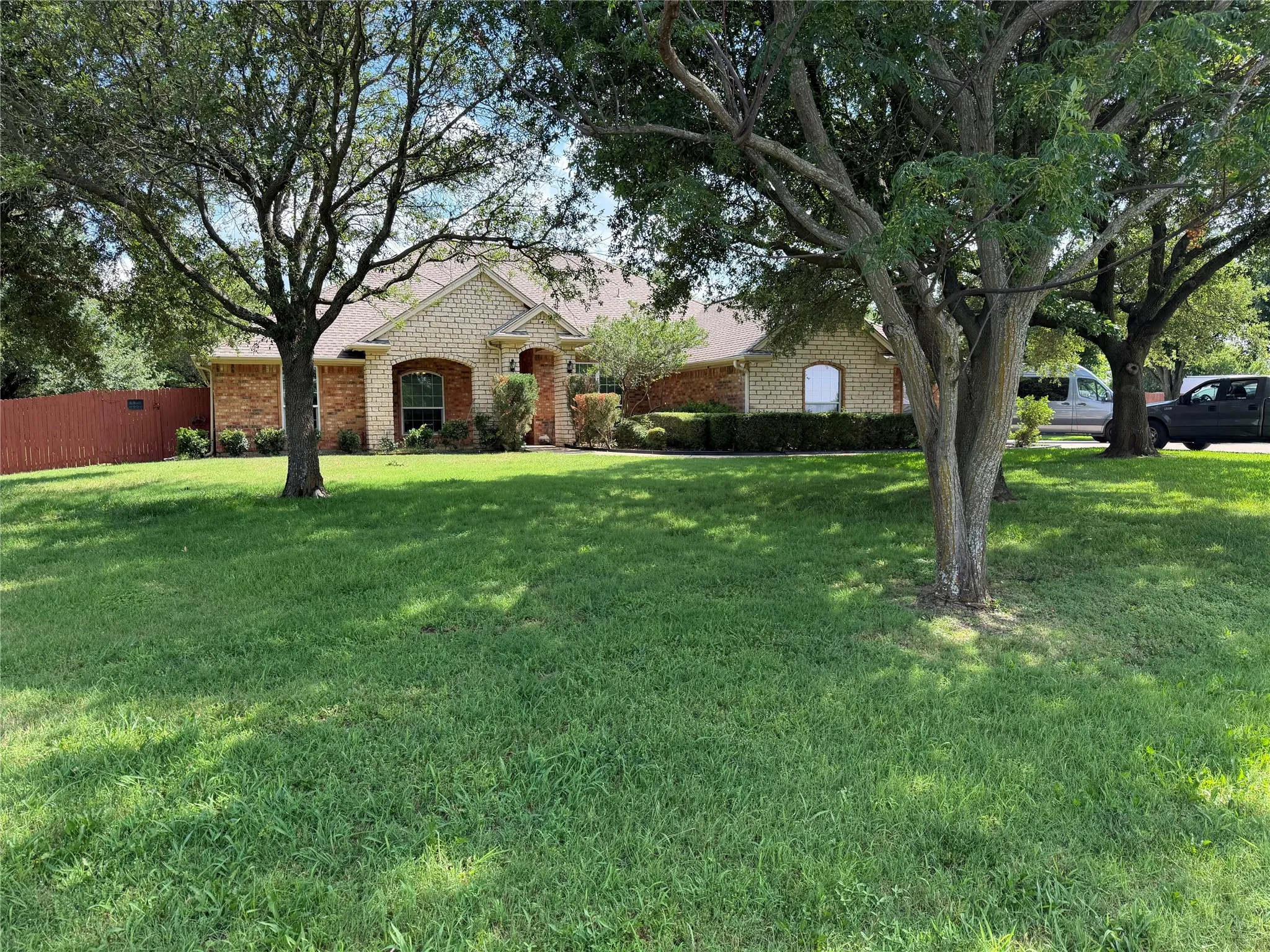 Single Family Residence For Sale in Tarrant County , 2117 Shorthorn Trail, Crowley, Texas 76036, 4 Bedroom, 3 Bathroom, 6 Garage spaces, 2,623 Sqft, built in 2002, mls#21407076, Real Estate Agent in Crowley, Homes For Sale in Tarrant county, Homes For Sale in Crowley, Realtor in Crowley Texas, Real Estate Brokerage Independent Realty Texas, Luminita Cordes Realtor