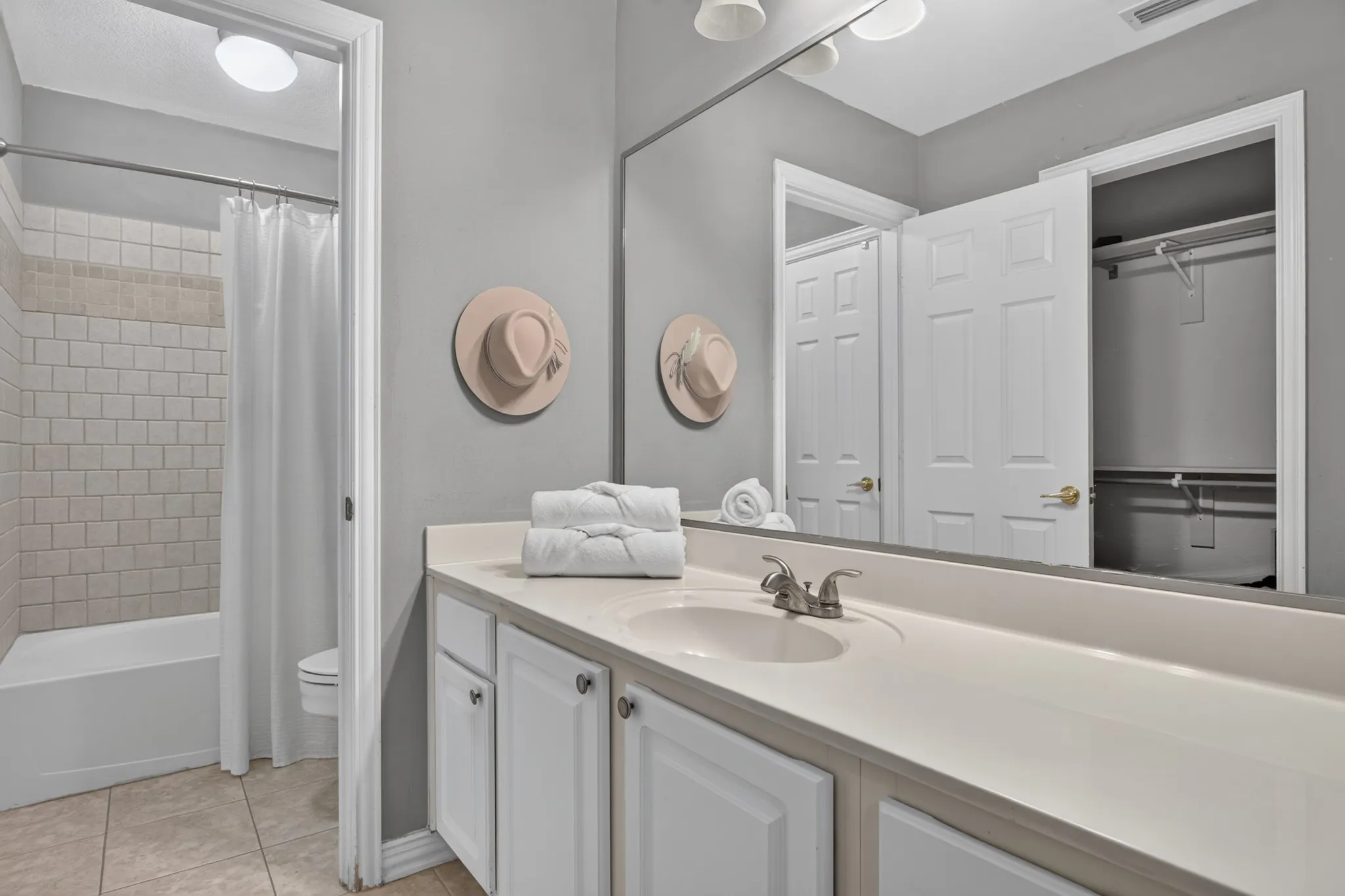 Single Family Residence For Sale in Denton County , 4210 Liberty Court, Flower Mound, Texas 75028, 4 Bedroom, 3 Bathroom, 2 Garage spaces, 2,892 Sqft, built in 1997, mls#21405954, Real Estate Agent in Flower Mound, Homes For Sale in Denton county, Homes For Sale in Flower Mound, Realtor in Flower Mound Texas, Real Estate Brokerage Independent Realty Texas, Luminita Cordes Realtor