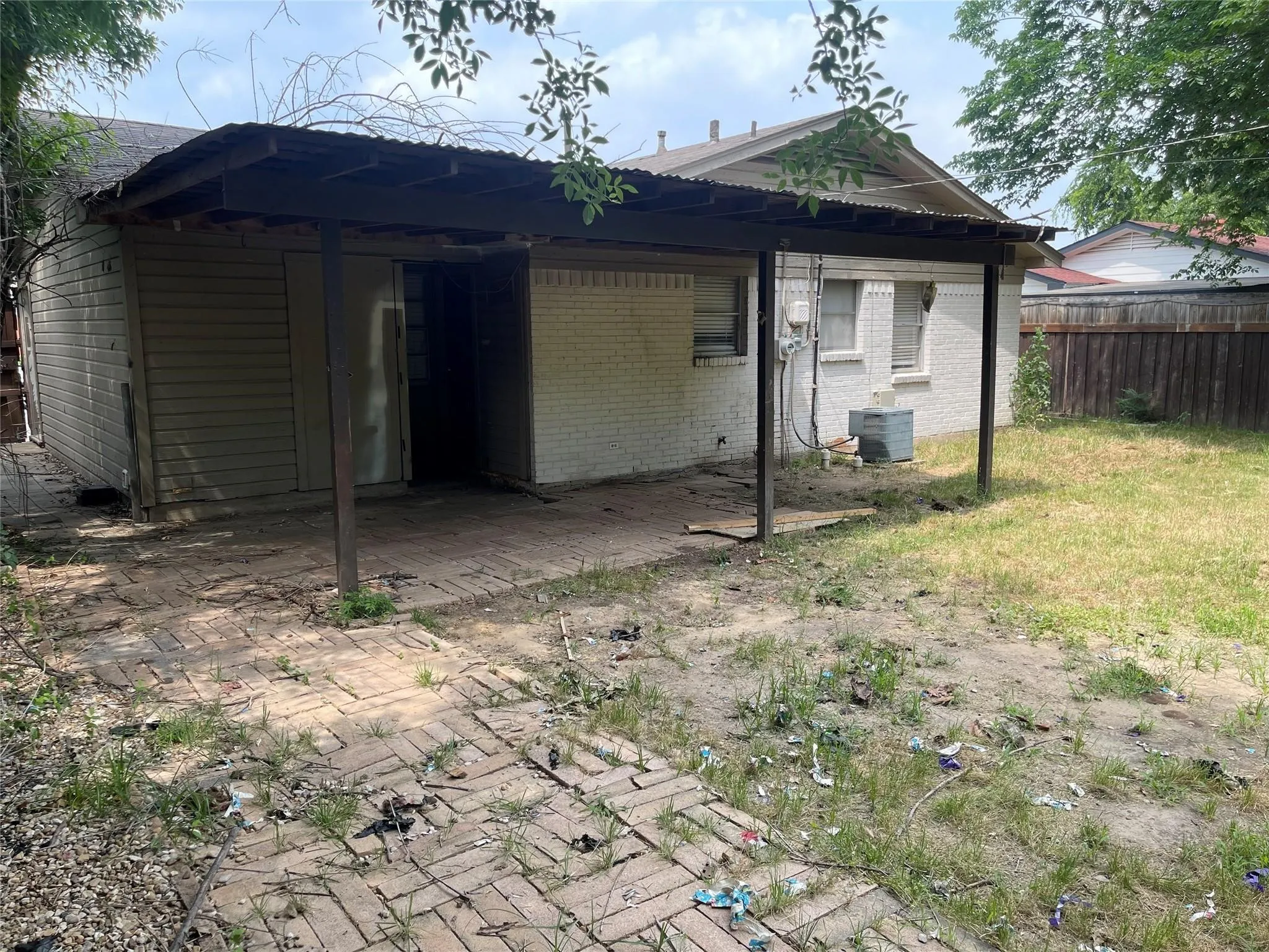 Single Family Residence For Rent in Denton County , 618 Rolling Ridge Drive, Lewisville, Texas 75067, 3 Bedroom, 1 Bathroom, Garage spaces, 1,136 Sqft, built in 1965, mls#21407083, Real Estate Agent in Lewisville, Homes For Rent in Denton county, Homes For Rent in Lewisville, Realtor in Lewisville Texas, Real Estate Brokerage Independent Realty Texas, Luminita Cordes Realtor