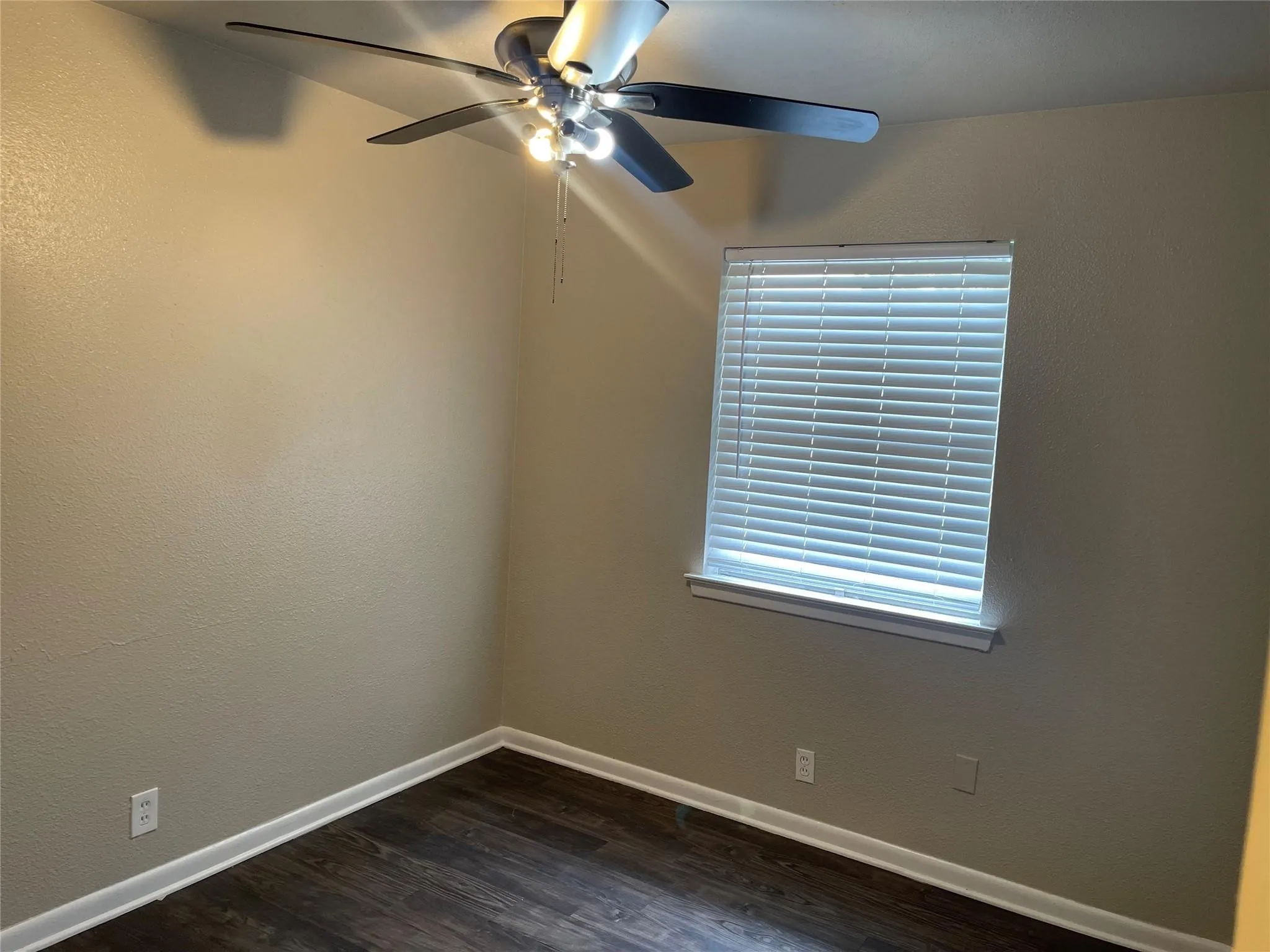 Single Family Residence For Rent in Denton County , 618 Rolling Ridge Drive, Lewisville, Texas 75067, 3 Bedroom, 1 Bathroom, Garage spaces, 1,136 Sqft, built in 1965, mls#21407083, Real Estate Agent in Lewisville, Homes For Rent in Denton county, Homes For Rent in Lewisville, Realtor in Lewisville Texas, Real Estate Brokerage Independent Realty Texas, Luminita Cordes Realtor