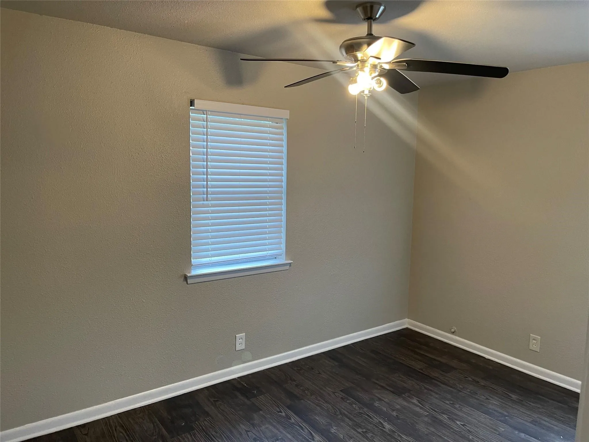 Single Family Residence For Rent in Denton County , 618 Rolling Ridge Drive, Lewisville, Texas 75067, 3 Bedroom, 1 Bathroom, Garage spaces, 1,136 Sqft, built in 1965, mls#21407083, Real Estate Agent in Lewisville, Homes For Rent in Denton county, Homes For Rent in Lewisville, Realtor in Lewisville Texas, Real Estate Brokerage Independent Realty Texas, Luminita Cordes Realtor