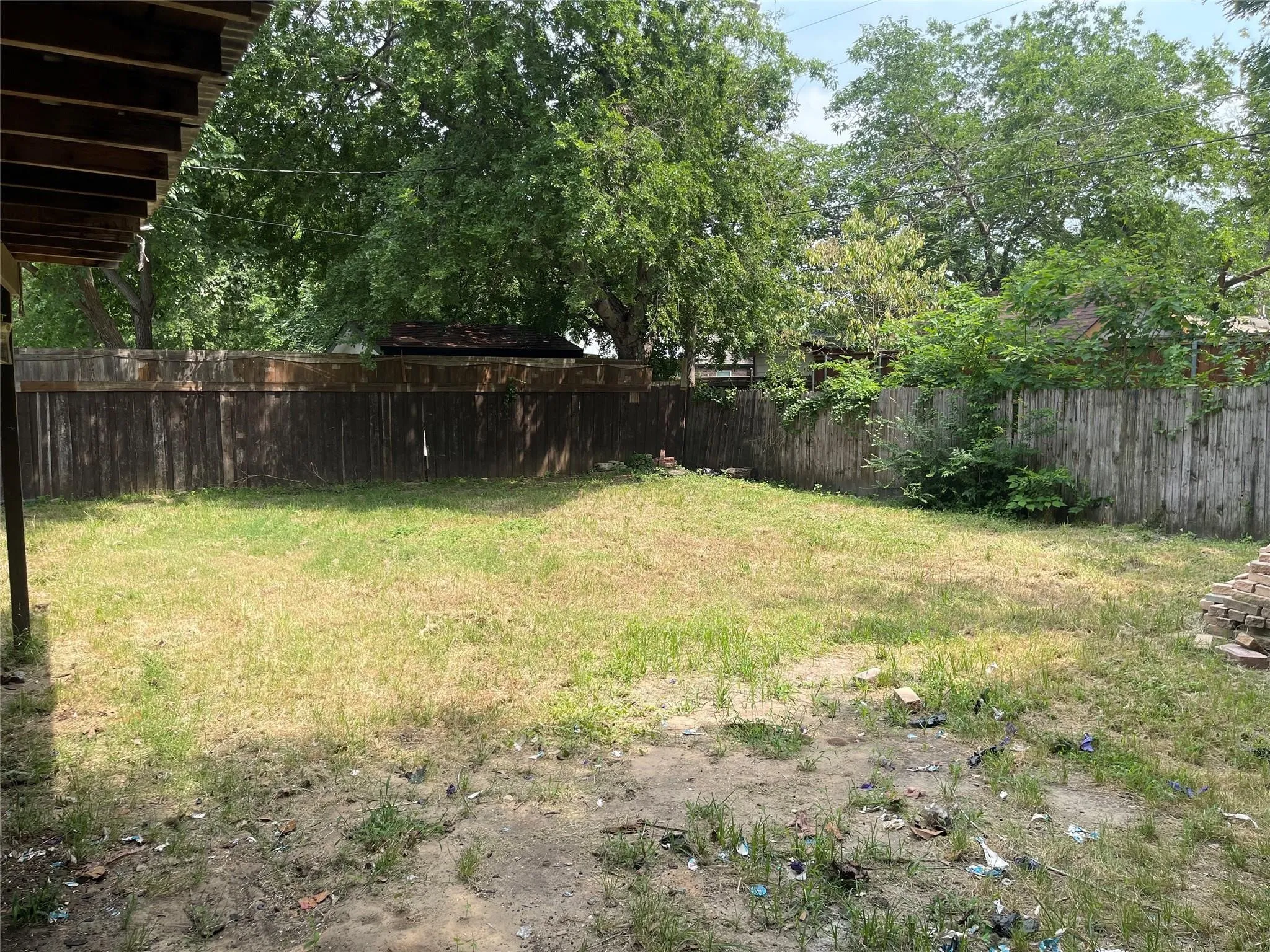 Single Family Residence For Rent in Denton County , 618 Rolling Ridge Drive, Lewisville, Texas 75067, 3 Bedroom, 1 Bathroom, Garage spaces, 1,136 Sqft, built in 1965, mls#21407083, Real Estate Agent in Lewisville, Homes For Rent in Denton county, Homes For Rent in Lewisville, Realtor in Lewisville Texas, Real Estate Brokerage Independent Realty Texas, Luminita Cordes Realtor