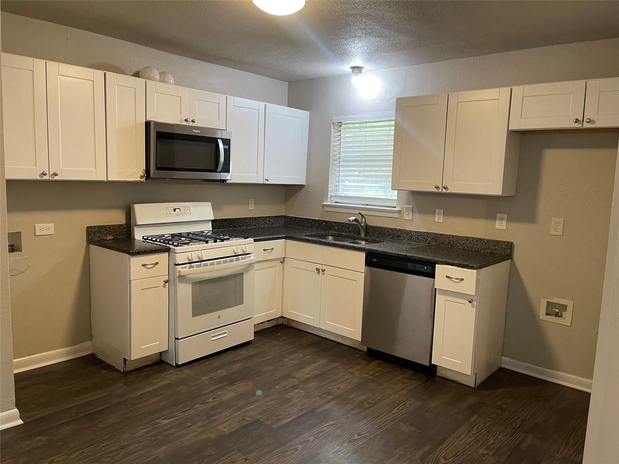 Single Family Residence For Rent in Denton County , 618 Rolling Ridge Drive, Lewisville, Texas 75067, 3 Bedroom, 1 Bathroom, Garage spaces, 1,136 Sqft, built in 1965, mls#21407083, Real Estate Agent in Lewisville, Homes For Rent in Denton county, Homes For Rent in Lewisville, Realtor in Lewisville Texas, Real Estate Brokerage Independent Realty Texas, Luminita Cordes Realtor
