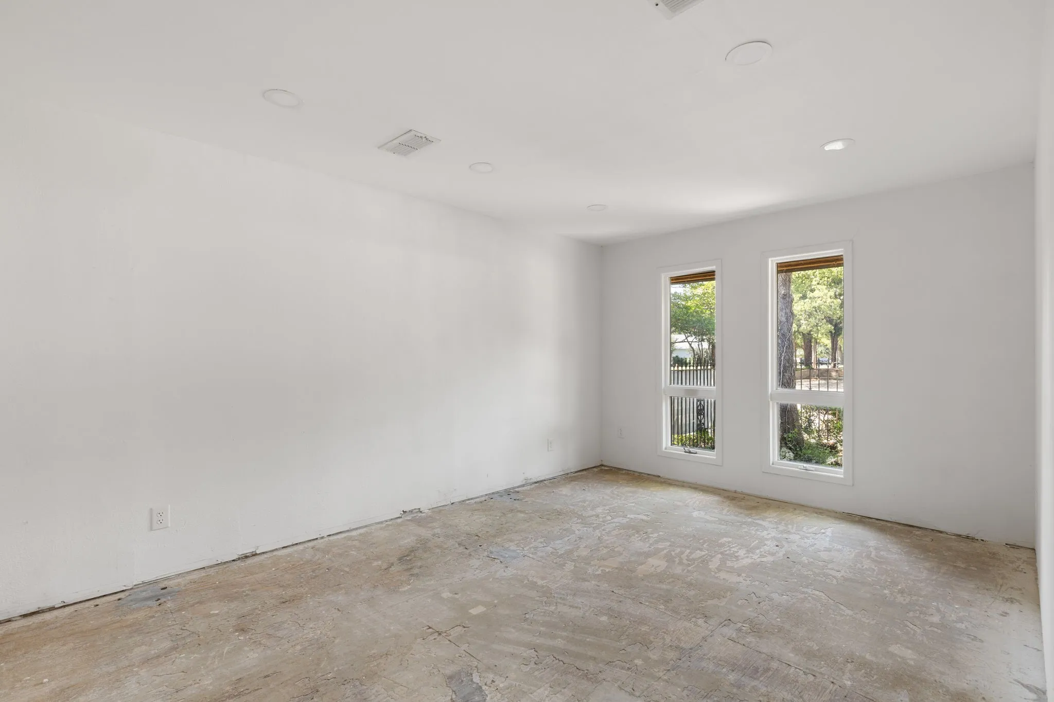 Office For Sale in Young County , 1317 East, Graham, Texas 76450, 0, 0, Garage spaces, 0 Sqft, built in 1983, mls#21407086, Real Estate Agent in Graham, Homes For Sale in Young county, Homes For Sale in Graham, Realtor in Graham Texas, Real Estate Brokerage Independent Realty Texas, Luminita Cordes Realtor