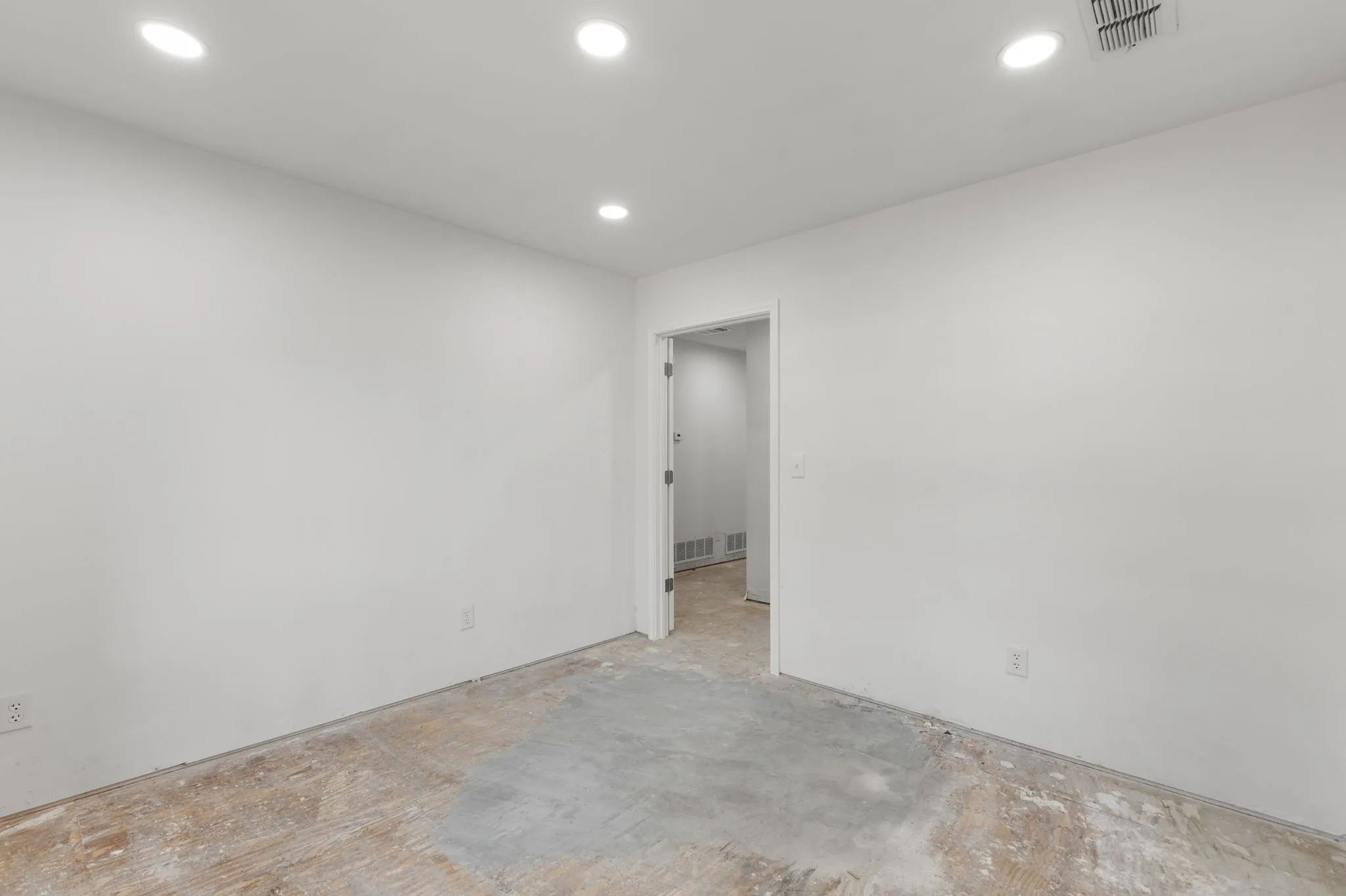 Office For Sale in Young County , 1317 East, Graham, Texas 76450, 0, 0, Garage spaces, 0 Sqft, built in 1983, mls#21407086, Real Estate Agent in Graham, Homes For Sale in Young county, Homes For Sale in Graham, Realtor in Graham Texas, Real Estate Brokerage Independent Realty Texas, Luminita Cordes Realtor