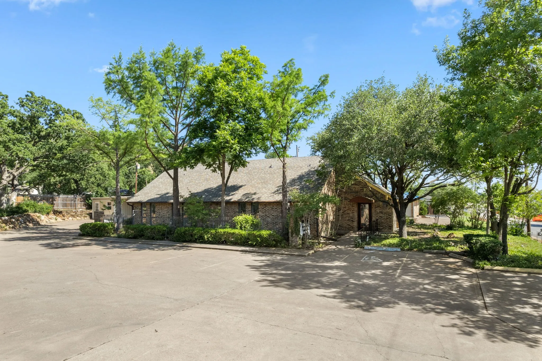 Office For Sale in Young County , 1317 East, Graham, Texas 76450, 0, 0, Garage spaces, 0 Sqft, built in 1983, mls#21407086, Real Estate Agent in Graham, Homes For Sale in Young county, Homes For Sale in Graham, Realtor in Graham Texas, Real Estate Brokerage Independent Realty Texas, Luminita Cordes Realtor