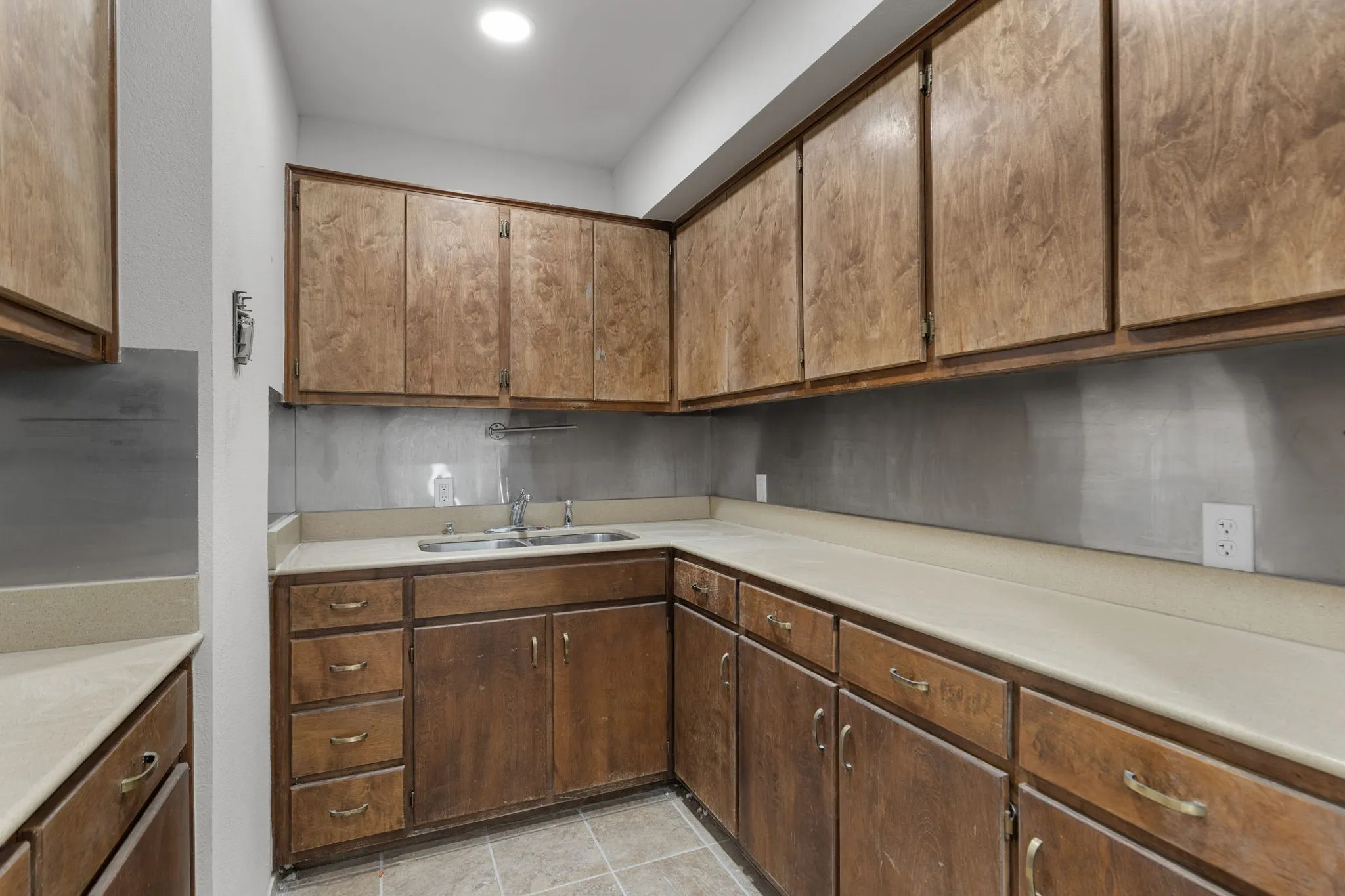 Office For Sale in Young County , 1317 East, Graham, Texas 76450, 0, 0, Garage spaces, 0 Sqft, built in 1983, mls#21407086, Real Estate Agent in Graham, Homes For Sale in Young county, Homes For Sale in Graham, Realtor in Graham Texas, Real Estate Brokerage Independent Realty Texas, Luminita Cordes Realtor