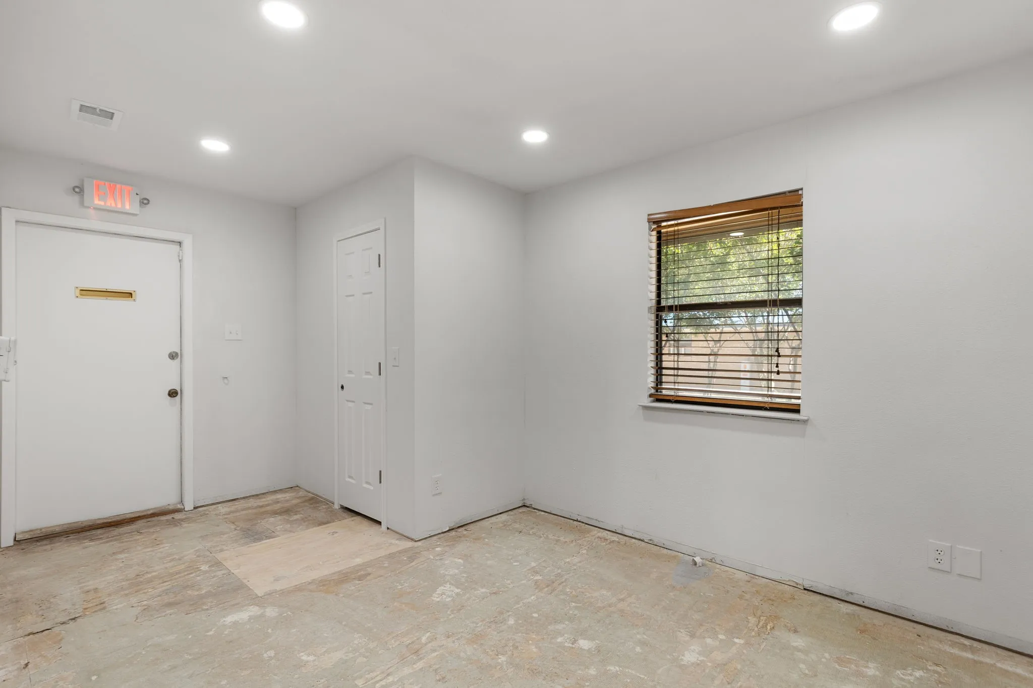 Office For Sale in Young County , 1317 East, Graham, Texas 76450, 0, 0, Garage spaces, 0 Sqft, built in 1983, mls#21407086, Real Estate Agent in Graham, Homes For Sale in Young county, Homes For Sale in Graham, Realtor in Graham Texas, Real Estate Brokerage Independent Realty Texas, Luminita Cordes Realtor