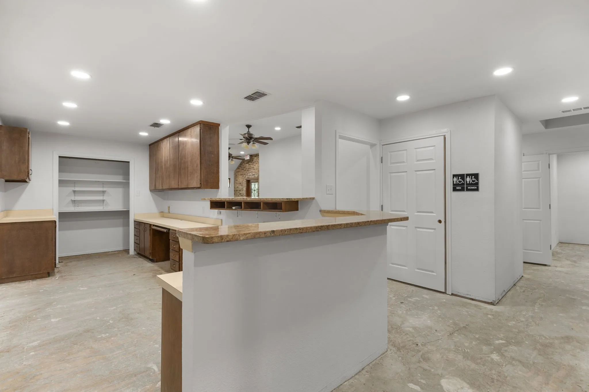 Office For Sale in Young County , 1317 East, Graham, Texas 76450, 0, 0, Garage spaces, 0 Sqft, built in 1983, mls#21407086, Real Estate Agent in Graham, Homes For Sale in Young county, Homes For Sale in Graham, Realtor in Graham Texas, Real Estate Brokerage Independent Realty Texas, Luminita Cordes Realtor