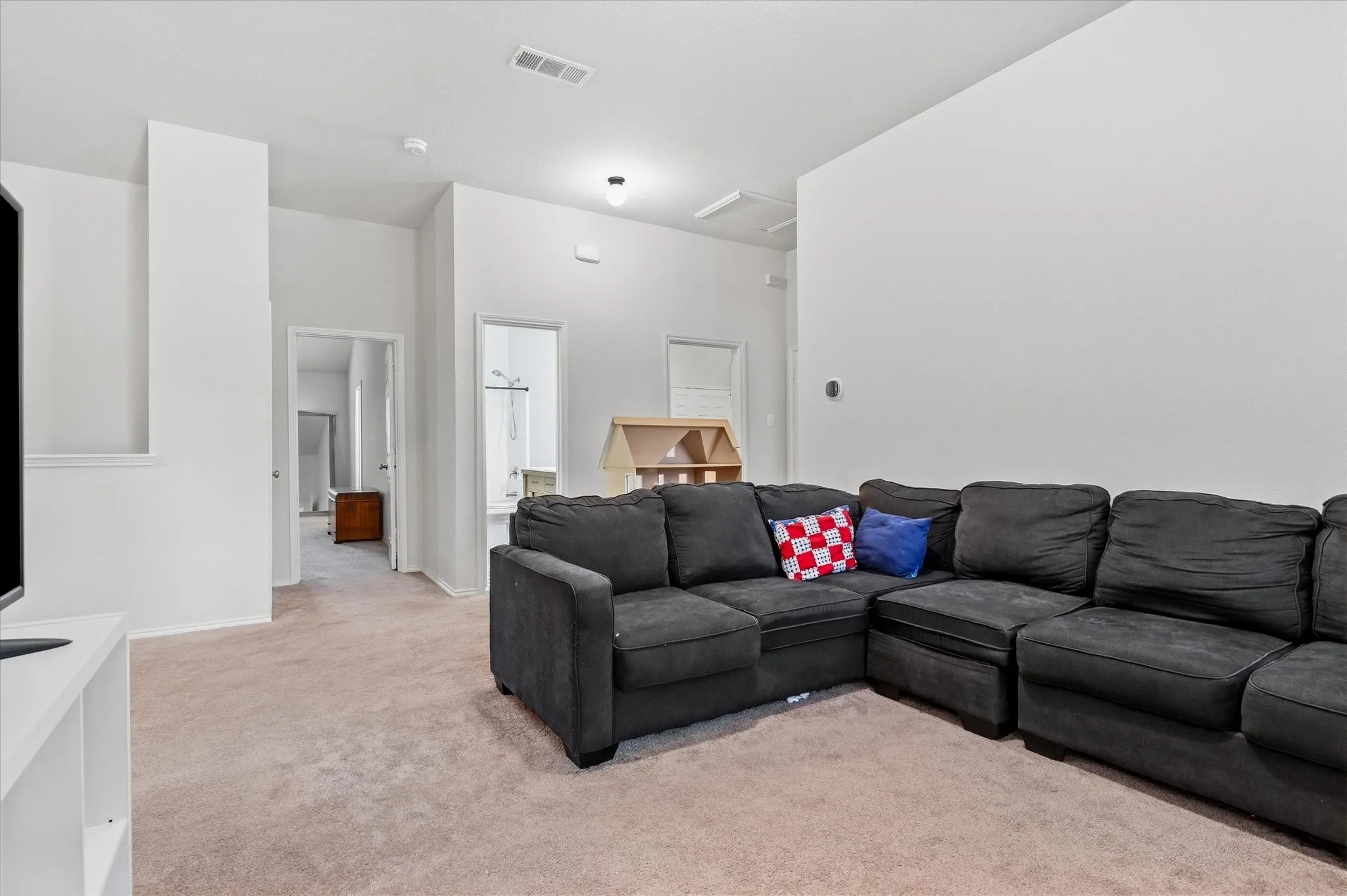 Carpeted flooring, recessed lighting, and white painted walls