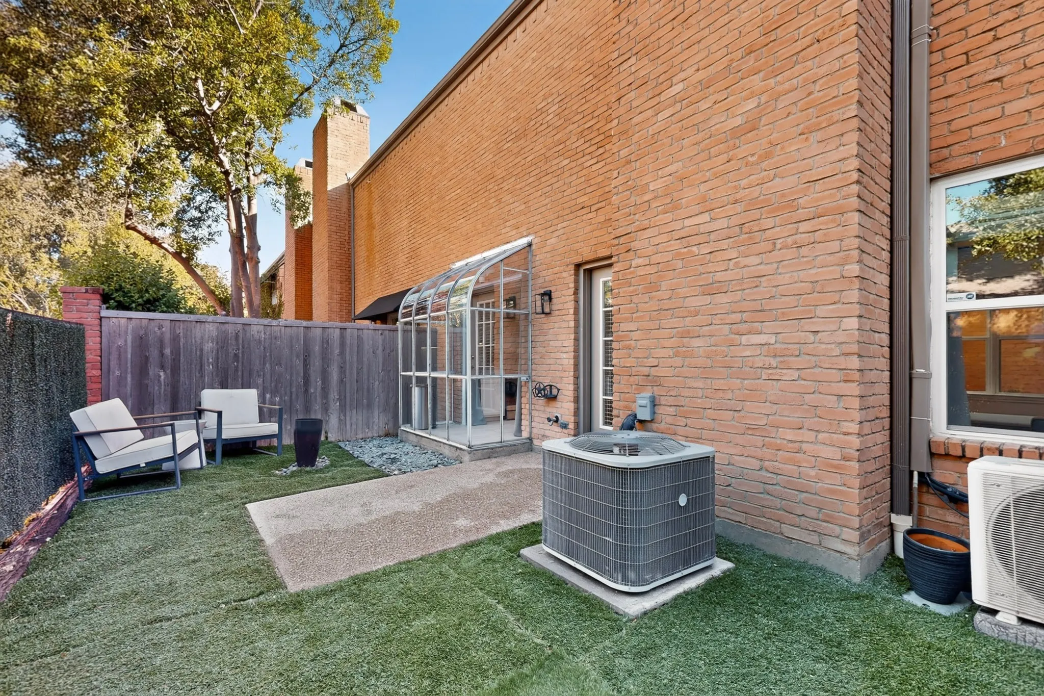 Townhouse For Sale in Collin County , 17335 Remington Park Place, Dallas, Texas 75252, 2 Bedroom, 3 Bathroom, 2 Garage spaces, 1,781 Sqft, built in 1984, mls#21406837, Real Estate Agent in Dallas, Homes For Sale in Collin county, Homes For Sale in Dallas, Realtor in Dallas Texas, Real Estate Brokerage Independent Realty Texas, Luminita Cordes Realtor