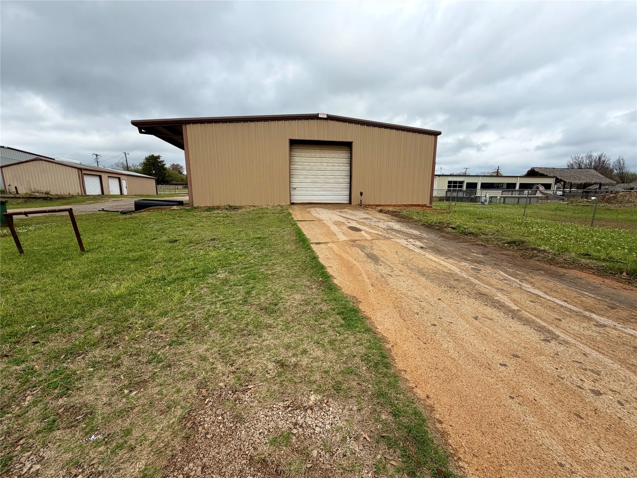 Office For Sale in Anderson County , 2000 E Murchison St, Palestine, Texas 75801, 0, 0, Garage spaces, 0 Sqft, built in 1985, mls#21405753, Real Estate Agent in Palestine, Homes For Sale in Anderson county, Homes For Sale in Palestine, Realtor in Palestine Texas, Real Estate Brokerage Independent Realty Texas, Luminita Cordes Realtor