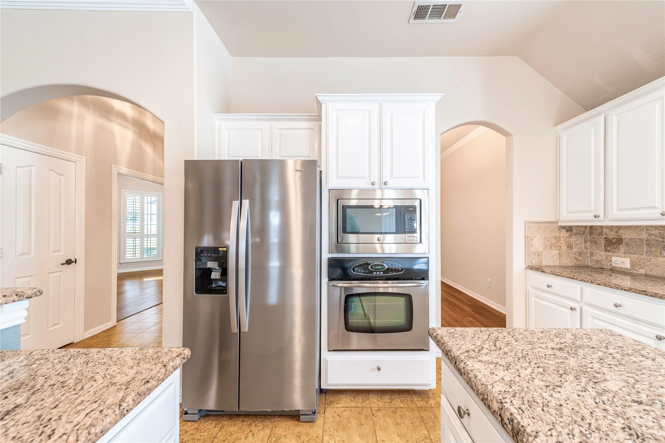 Single Family Residence For Rent in Denton County , 3505 Silverwood Drive, Carrollton, Texas 75007, 3 Bedroom, 2 Bathroom, 2 Garage spaces, 2,128 Sqft, built in 1998, mls#21407037, Real Estate Agent in Carrollton, Homes For Rent in Denton county, Homes For Rent in Carrollton, Realtor in Carrollton Texas, Real Estate Brokerage Independent Realty Texas, Luminita Cordes Realtor