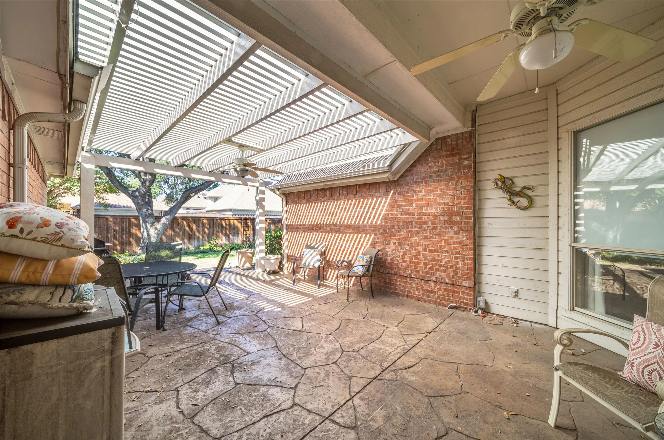 Single Family Residence For Rent in Denton County , 3505 Silverwood Drive, Carrollton, Texas 75007, 3 Bedroom, 2 Bathroom, 2 Garage spaces, 2,128 Sqft, built in 1998, mls#21407037, Real Estate Agent in Carrollton, Homes For Rent in Denton county, Homes For Rent in Carrollton, Realtor in Carrollton Texas, Real Estate Brokerage Independent Realty Texas, Luminita Cordes Realtor