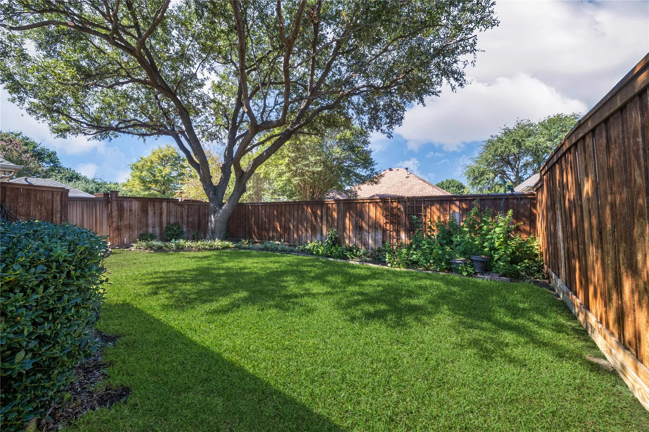 Single Family Residence For Rent in Denton County , 3505 Silverwood Drive, Carrollton, Texas 75007, 3 Bedroom, 2 Bathroom, 2 Garage spaces, 2,128 Sqft, built in 1998, mls#21407037, Real Estate Agent in Carrollton, Homes For Rent in Denton county, Homes For Rent in Carrollton, Realtor in Carrollton Texas, Real Estate Brokerage Independent Realty Texas, Luminita Cordes Realtor