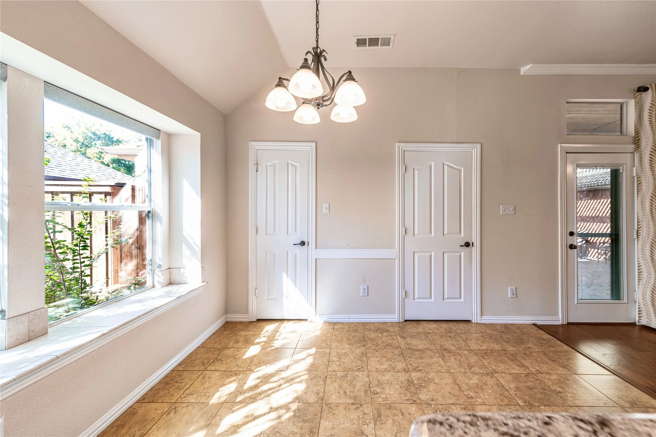 Single Family Residence For Rent in Denton County , 3505 Silverwood Drive, Carrollton, Texas 75007, 3 Bedroom, 2 Bathroom, 2 Garage spaces, 2,128 Sqft, built in 1998, mls#21407037, Real Estate Agent in Carrollton, Homes For Rent in Denton county, Homes For Rent in Carrollton, Realtor in Carrollton Texas, Real Estate Brokerage Independent Realty Texas, Luminita Cordes Realtor