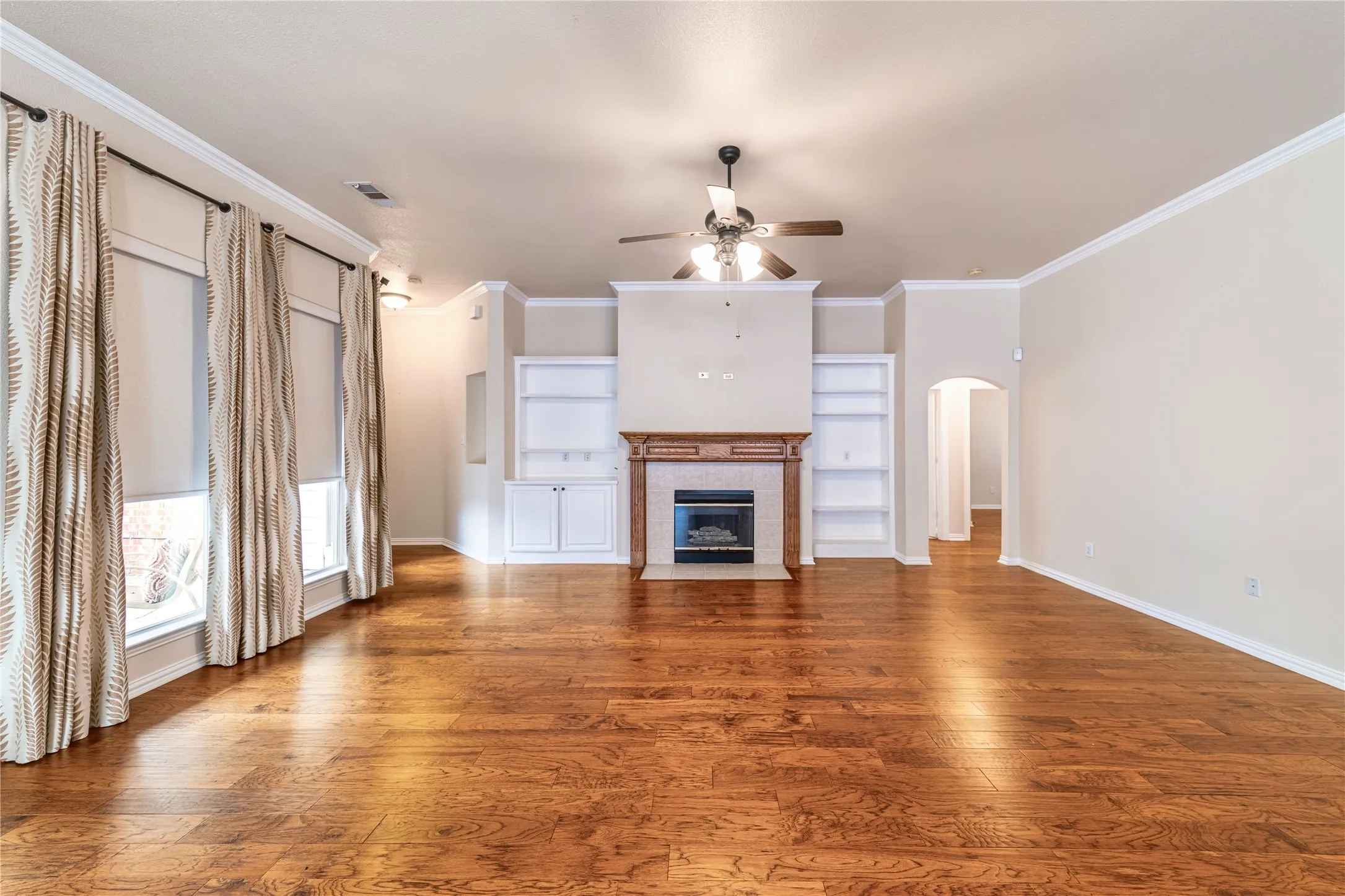Single Family Residence For Rent in Denton County , 3505 Silverwood Drive, Carrollton, Texas 75007, 3 Bedroom, 2 Bathroom, 2 Garage spaces, 2,128 Sqft, built in 1998, mls#21407037, Real Estate Agent in Carrollton, Homes For Rent in Denton county, Homes For Rent in Carrollton, Realtor in Carrollton Texas, Real Estate Brokerage Independent Realty Texas, Luminita Cordes Realtor