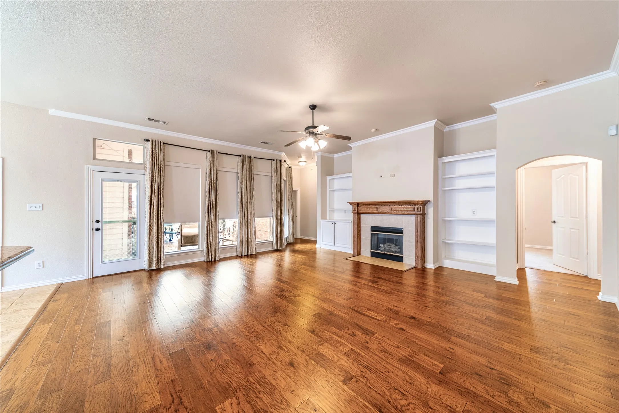 Single Family Residence For Rent in Denton County , 3505 Silverwood Drive, Carrollton, Texas 75007, 3 Bedroom, 2 Bathroom, 2 Garage spaces, 2,128 Sqft, built in 1998, mls#21407037, Real Estate Agent in Carrollton, Homes For Rent in Denton county, Homes For Rent in Carrollton, Realtor in Carrollton Texas, Real Estate Brokerage Independent Realty Texas, Luminita Cordes Realtor