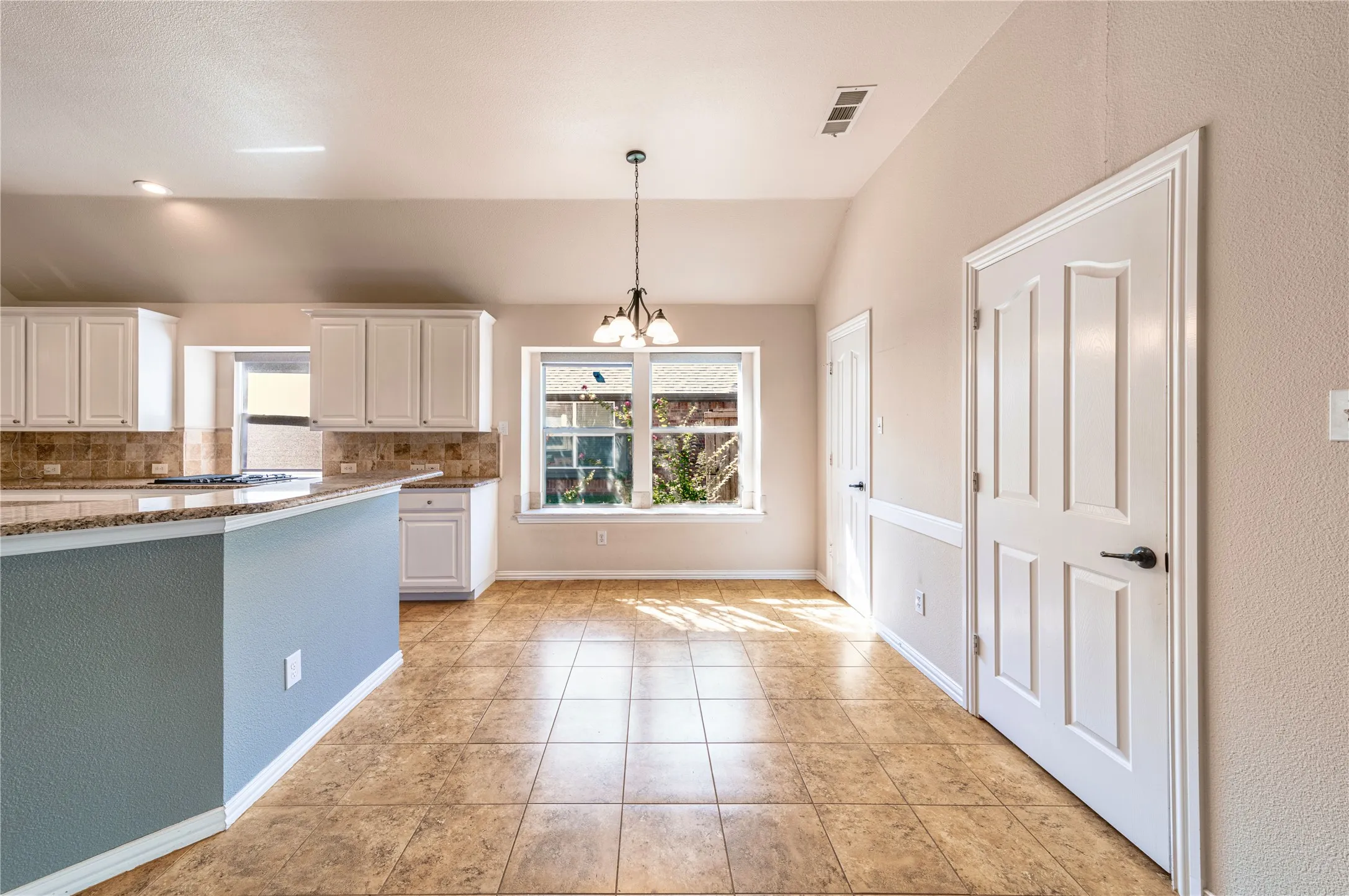 Single Family Residence For Rent in Denton County , 3505 Silverwood Drive, Carrollton, Texas 75007, 3 Bedroom, 2 Bathroom, 2 Garage spaces, 2,128 Sqft, built in 1998, mls#21407037, Real Estate Agent in Carrollton, Homes For Rent in Denton county, Homes For Rent in Carrollton, Realtor in Carrollton Texas, Real Estate Brokerage Independent Realty Texas, Luminita Cordes Realtor
