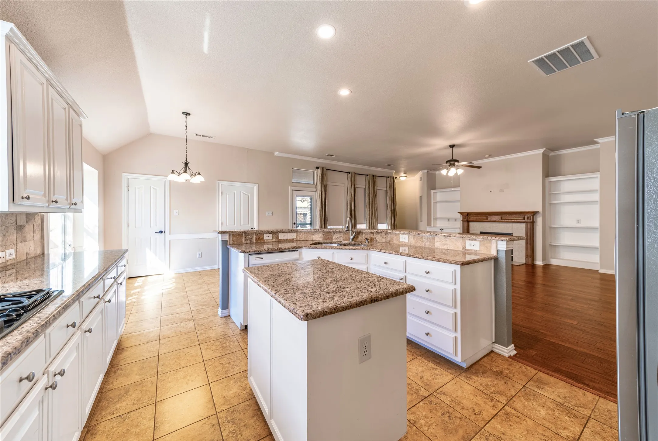 Single Family Residence For Rent in Denton County , 3505 Silverwood Drive, Carrollton, Texas 75007, 3 Bedroom, 2 Bathroom, 2 Garage spaces, 2,128 Sqft, built in 1998, mls#21407037, Real Estate Agent in Carrollton, Homes For Rent in Denton county, Homes For Rent in Carrollton, Realtor in Carrollton Texas, Real Estate Brokerage Independent Realty Texas, Luminita Cordes Realtor