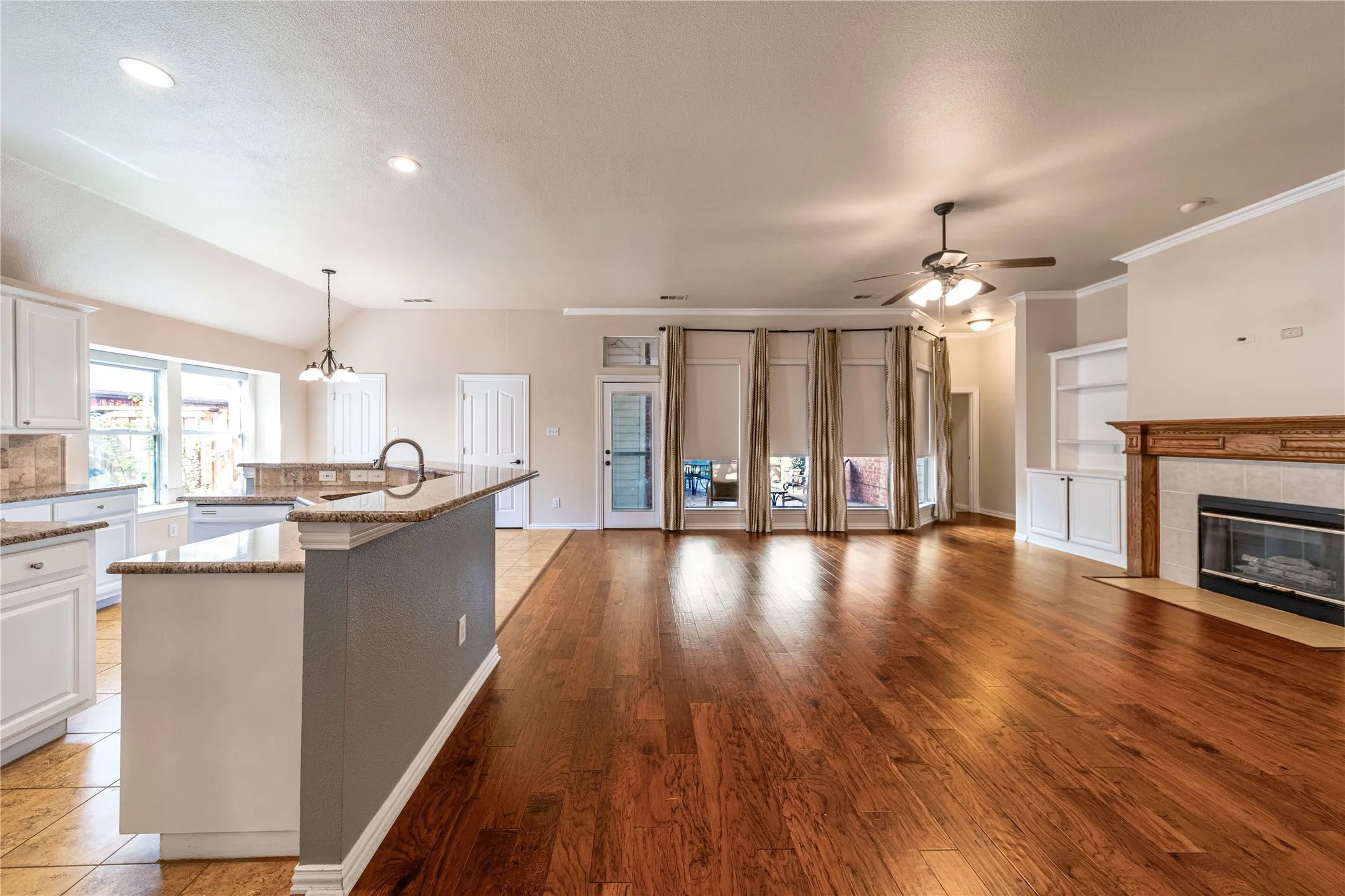 Single Family Residence For Rent in Denton County , 3505 Silverwood Drive, Carrollton, Texas 75007, 3 Bedroom, 2 Bathroom, 2 Garage spaces, 2,128 Sqft, built in 1998, mls#21407037, Real Estate Agent in Carrollton, Homes For Rent in Denton county, Homes For Rent in Carrollton, Realtor in Carrollton Texas, Real Estate Brokerage Independent Realty Texas, Luminita Cordes Realtor