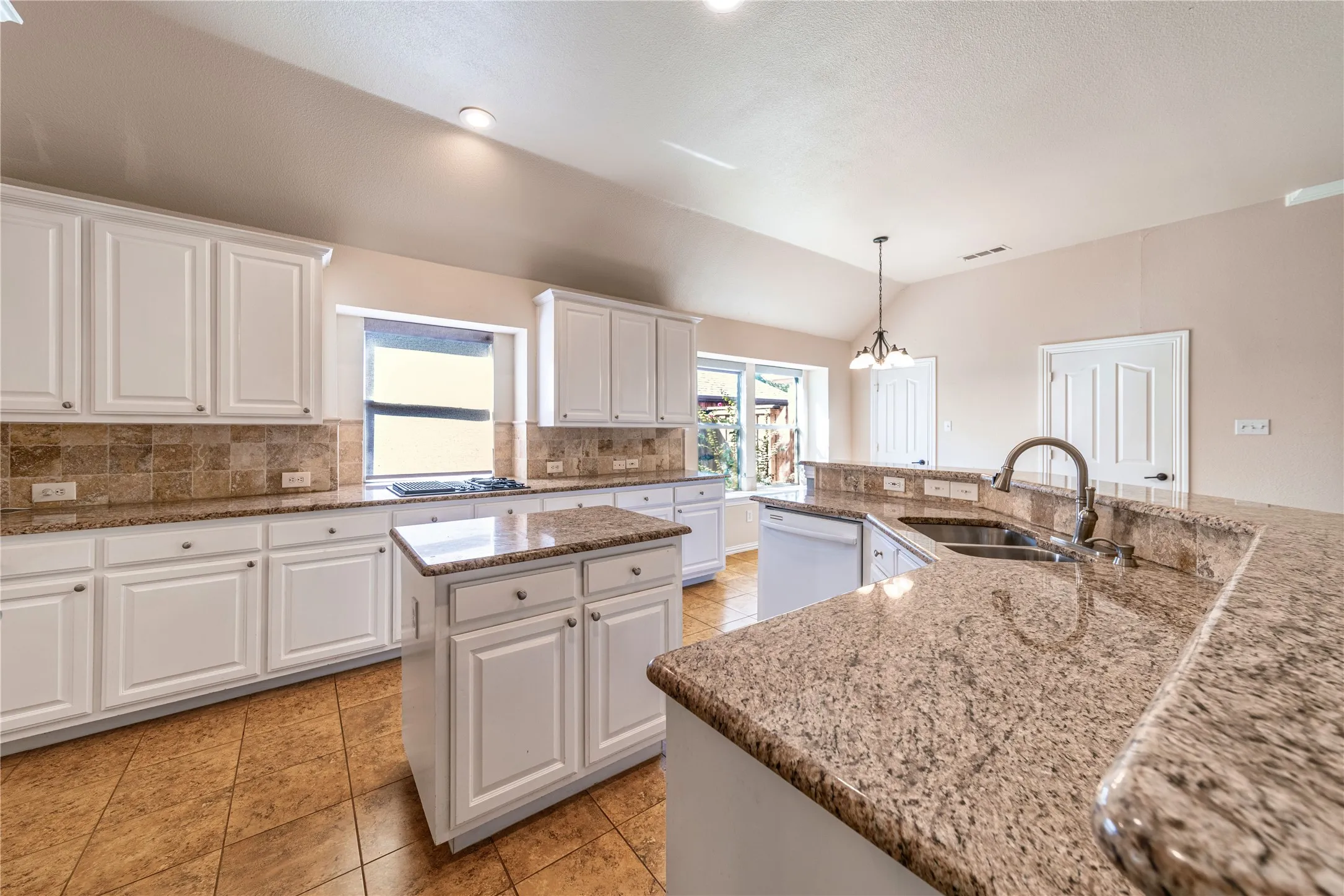 Single Family Residence For Rent in Denton County , 3505 Silverwood Drive, Carrollton, Texas 75007, 3 Bedroom, 2 Bathroom, 2 Garage spaces, 2,128 Sqft, built in 1998, mls#21407037, Real Estate Agent in Carrollton, Homes For Rent in Denton county, Homes For Rent in Carrollton, Realtor in Carrollton Texas, Real Estate Brokerage Independent Realty Texas, Luminita Cordes Realtor