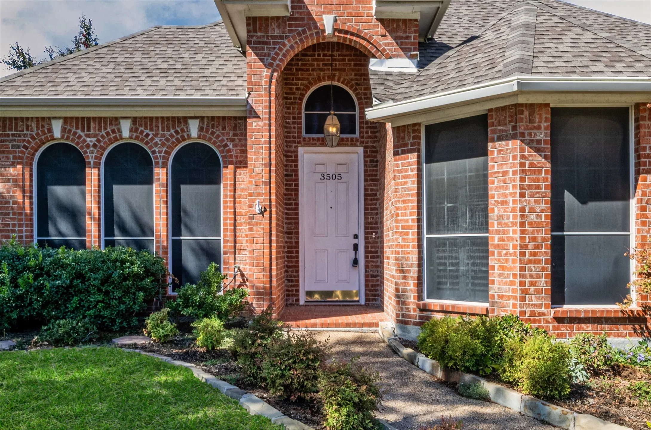 Single Family Residence For Rent in Denton County , 3505 Silverwood Drive, Carrollton, Texas 75007, 3 Bedroom, 2 Bathroom, 2 Garage spaces, 2,128 Sqft, built in 1998, mls#21407037, Real Estate Agent in Carrollton, Homes For Rent in Denton county, Homes For Rent in Carrollton, Realtor in Carrollton Texas, Real Estate Brokerage Independent Realty Texas, Luminita Cordes Realtor
