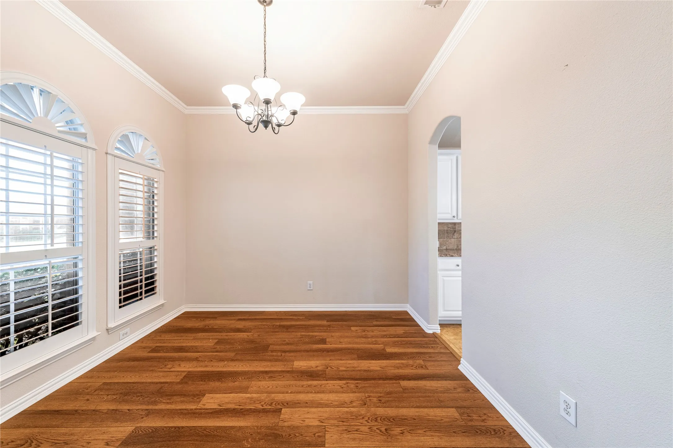 Single Family Residence For Rent in Denton County , 3505 Silverwood Drive, Carrollton, Texas 75007, 3 Bedroom, 2 Bathroom, 2 Garage spaces, 2,128 Sqft, built in 1998, mls#21407037, Real Estate Agent in Carrollton, Homes For Rent in Denton county, Homes For Rent in Carrollton, Realtor in Carrollton Texas, Real Estate Brokerage Independent Realty Texas, Luminita Cordes Realtor