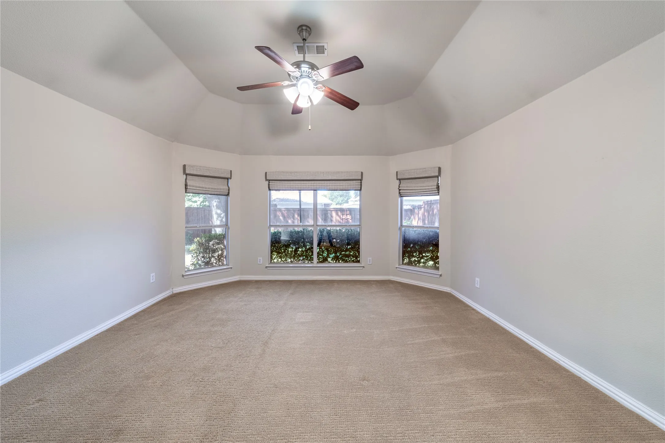 Single Family Residence For Rent in Denton County , 3505 Silverwood Drive, Carrollton, Texas 75007, 3 Bedroom, 2 Bathroom, 2 Garage spaces, 2,128 Sqft, built in 1998, mls#21407037, Real Estate Agent in Carrollton, Homes For Rent in Denton county, Homes For Rent in Carrollton, Realtor in Carrollton Texas, Real Estate Brokerage Independent Realty Texas, Luminita Cordes Realtor