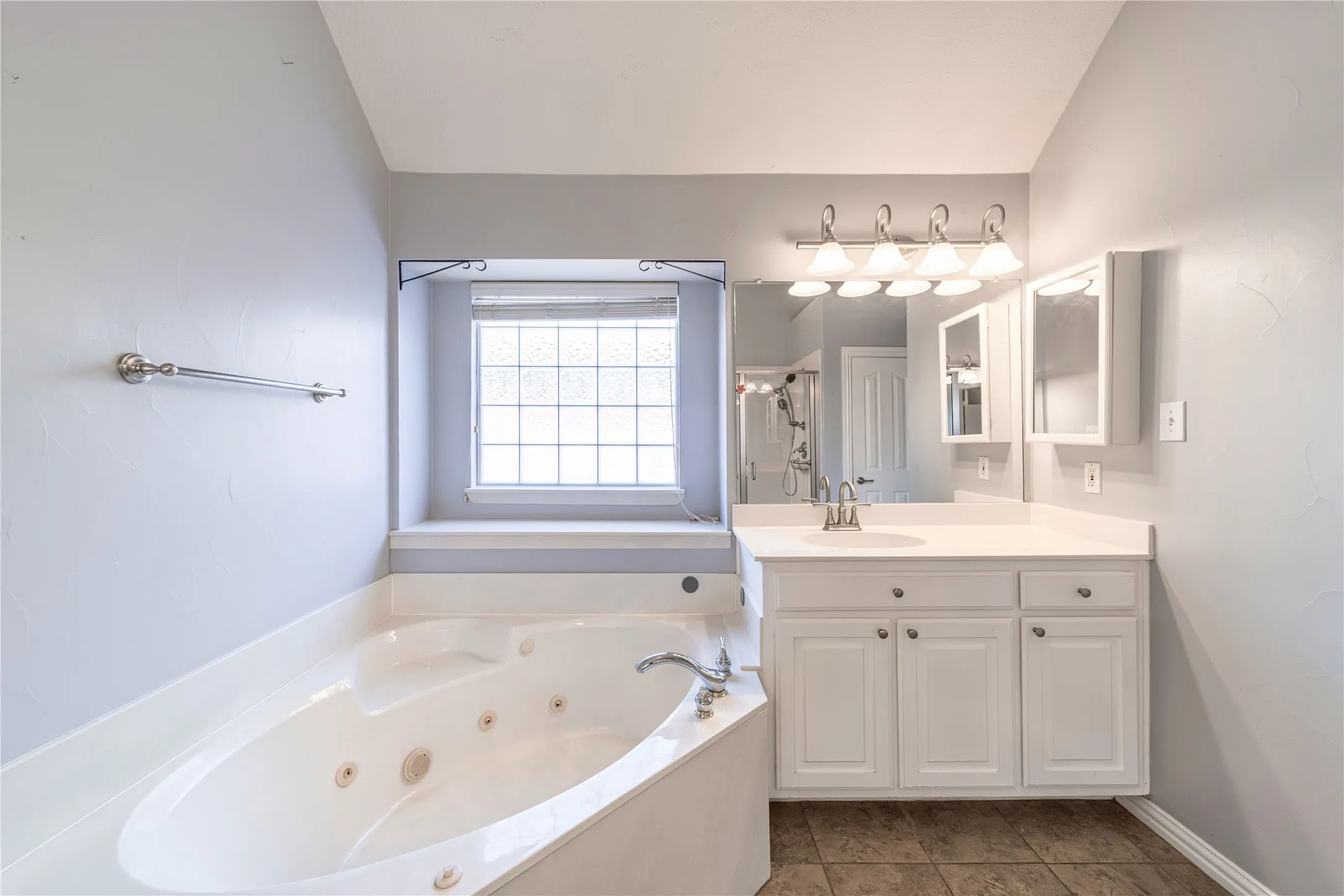 Single Family Residence For Rent in Denton County , 3505 Silverwood Drive, Carrollton, Texas 75007, 3 Bedroom, 2 Bathroom, 2 Garage spaces, 2,128 Sqft, built in 1998, mls#21407037, Real Estate Agent in Carrollton, Homes For Rent in Denton county, Homes For Rent in Carrollton, Realtor in Carrollton Texas, Real Estate Brokerage Independent Realty Texas, Luminita Cordes Realtor